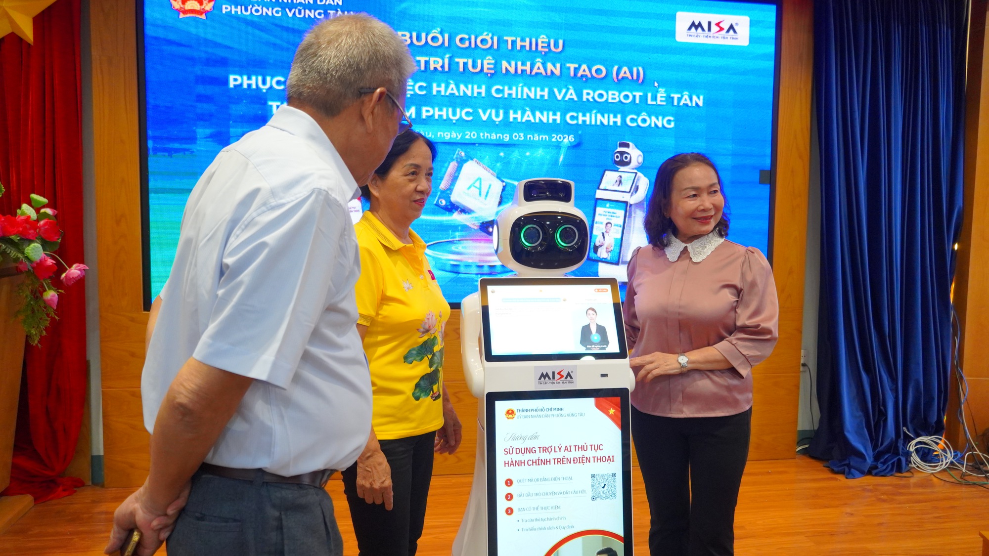 Phường Vũng Tàu ứng dụng robot lễ tân phục vụ người dân hiệu quả năm 2026 - Ảnh 3.