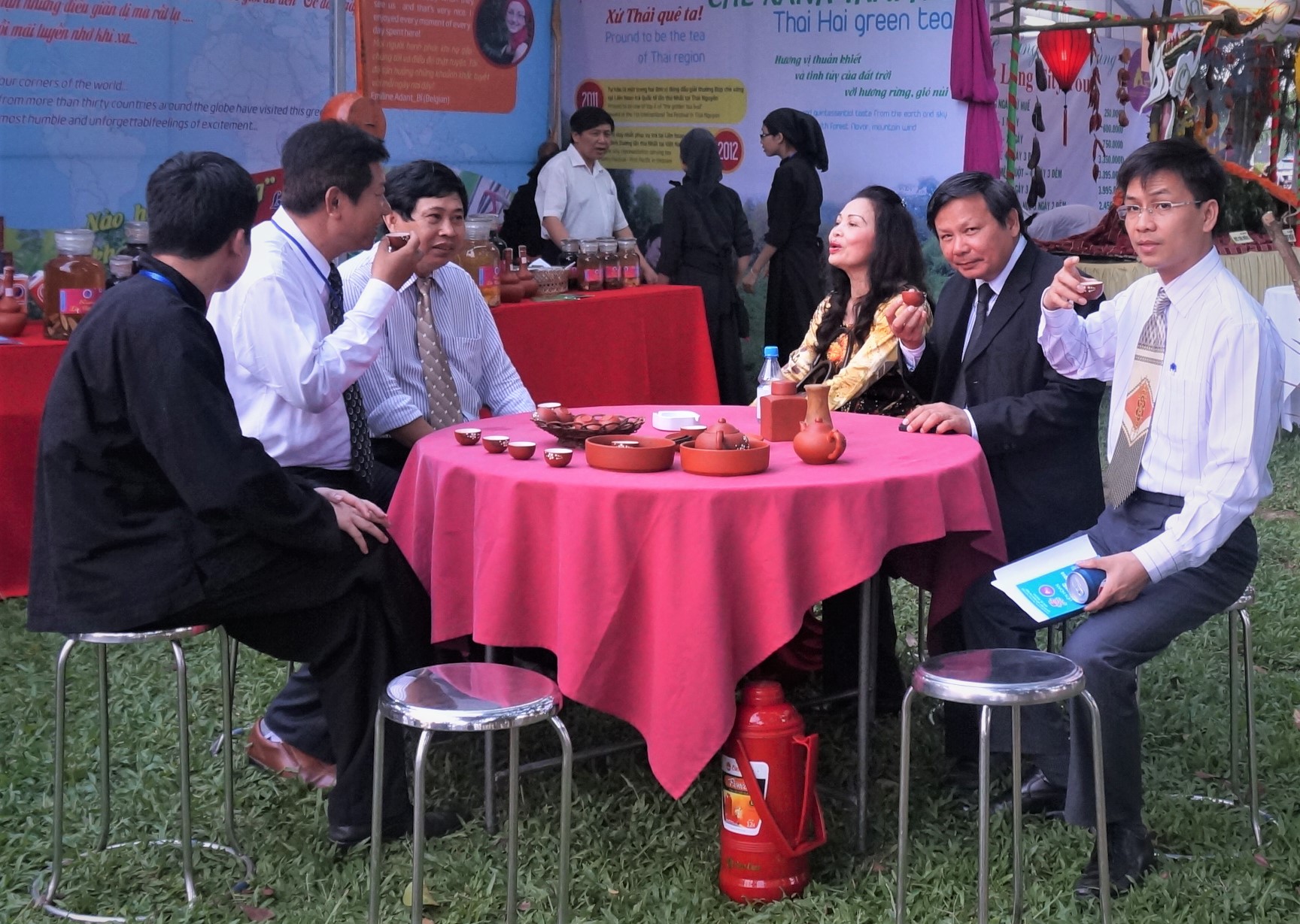 Về Huế thương thưởng thức tr&agrave; cung đ&igrave;nh - Ảnh 3.