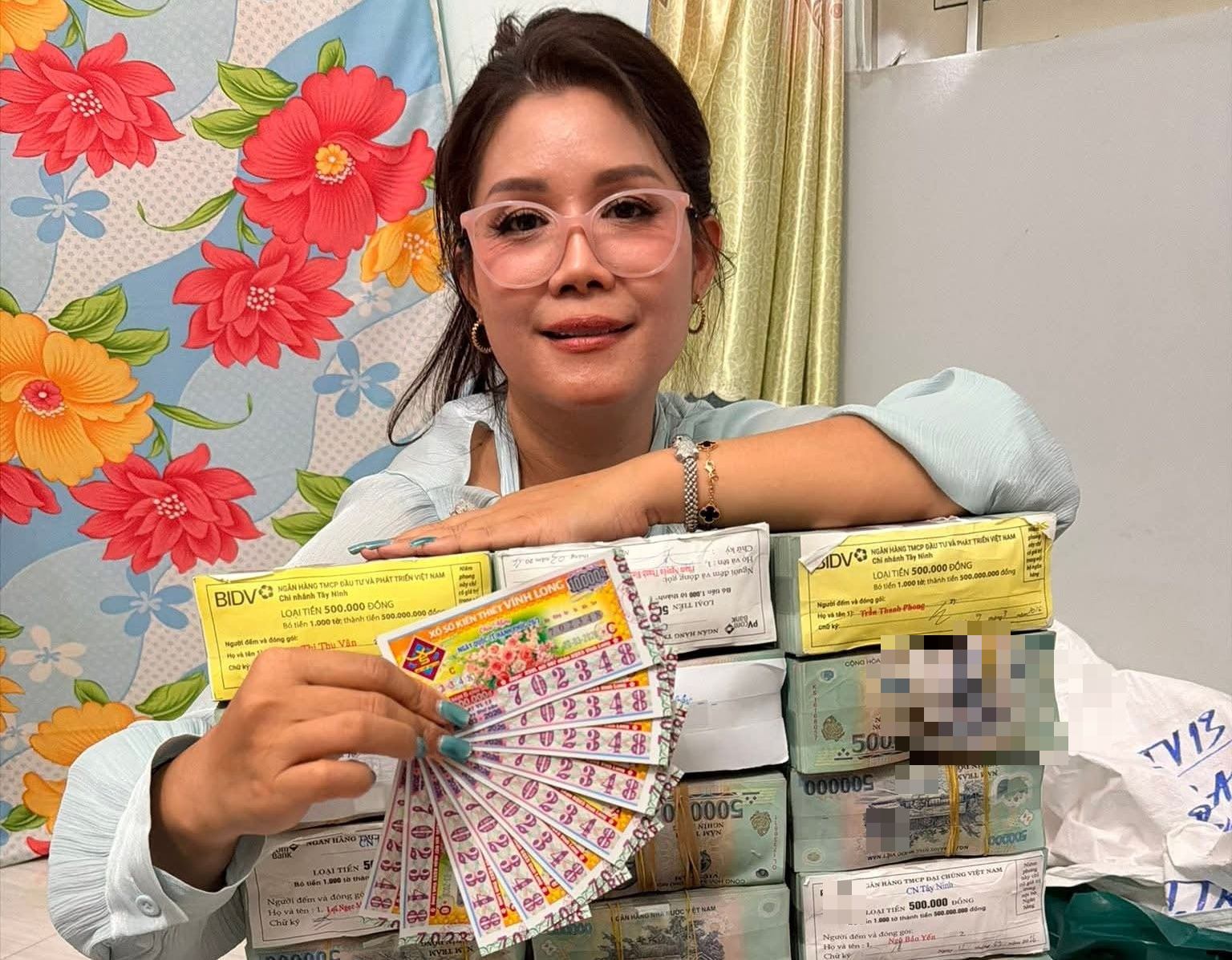 Xổ số miền Nam 21 - 3: Khách hàng trúng giải độc đắc tại TPHCM và Tây Ninh - Ảnh 4.