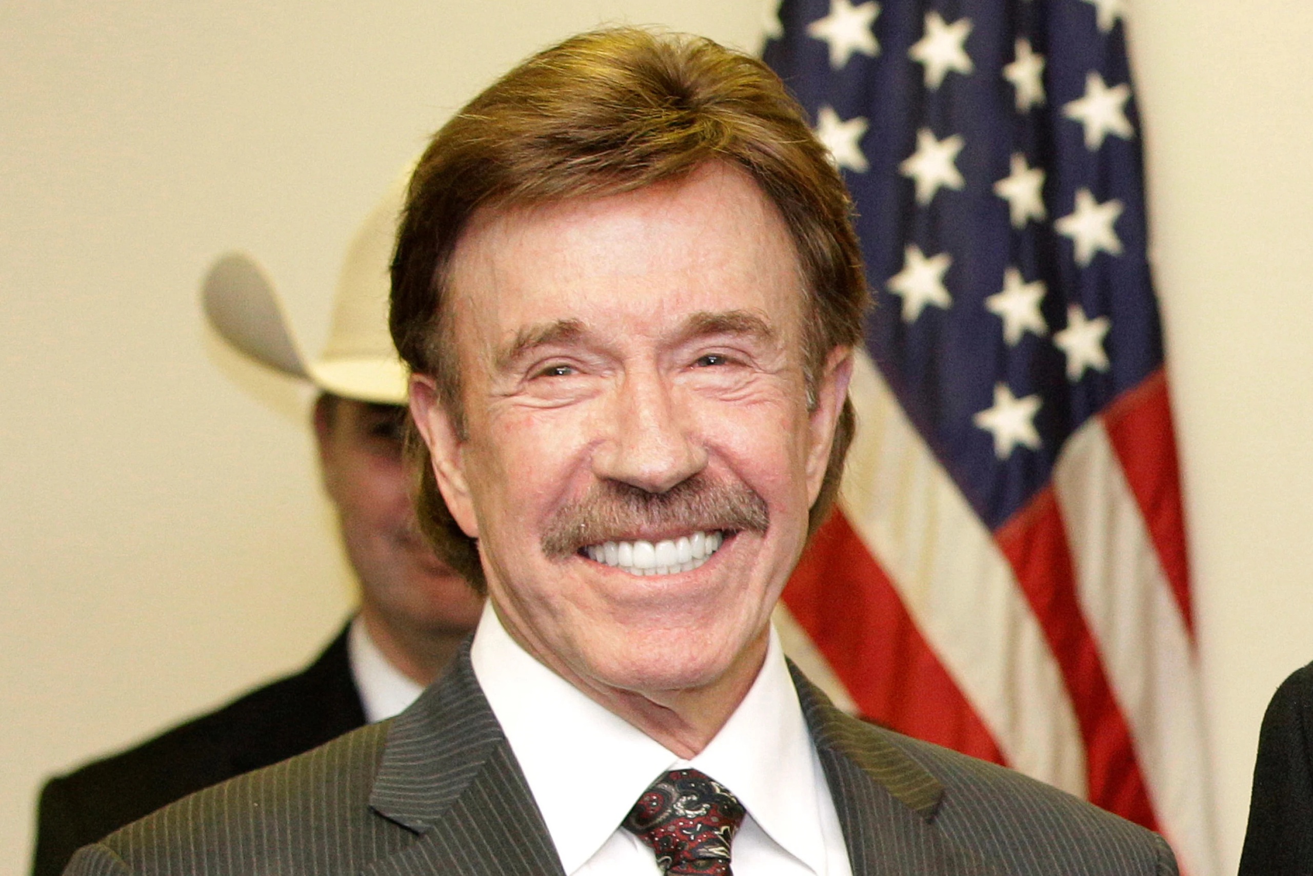 Ng&ocirc;i sao v&otilde; thuật Chuck Norris từng "đối đầu" L&yacute; Tiểu Long qua đời - Ảnh 2.