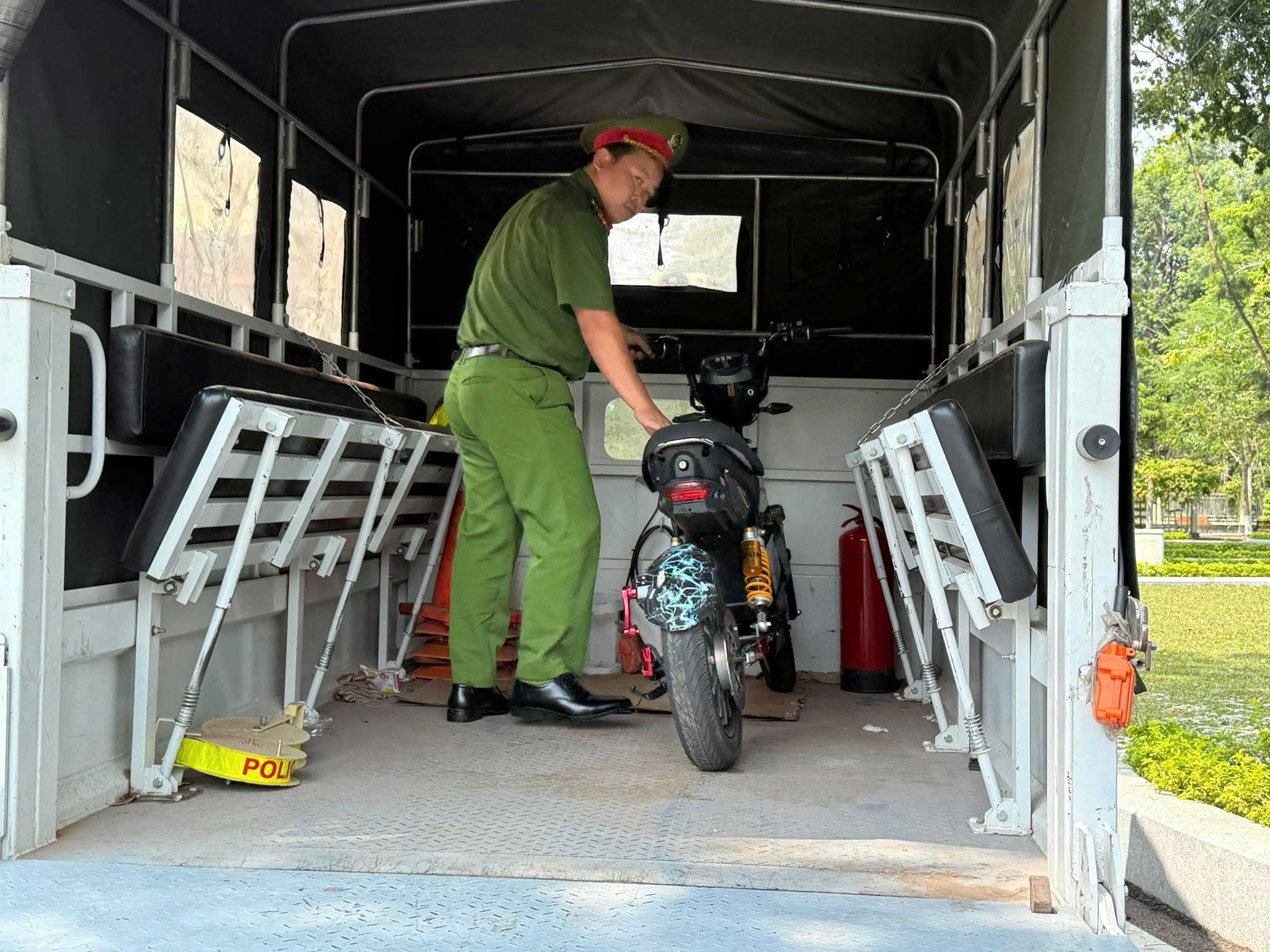 Phát hiện điểm độ xe điện cho học sinh ở Phú Giáo, Bình Dương, Việt Nam - Ảnh 2.
