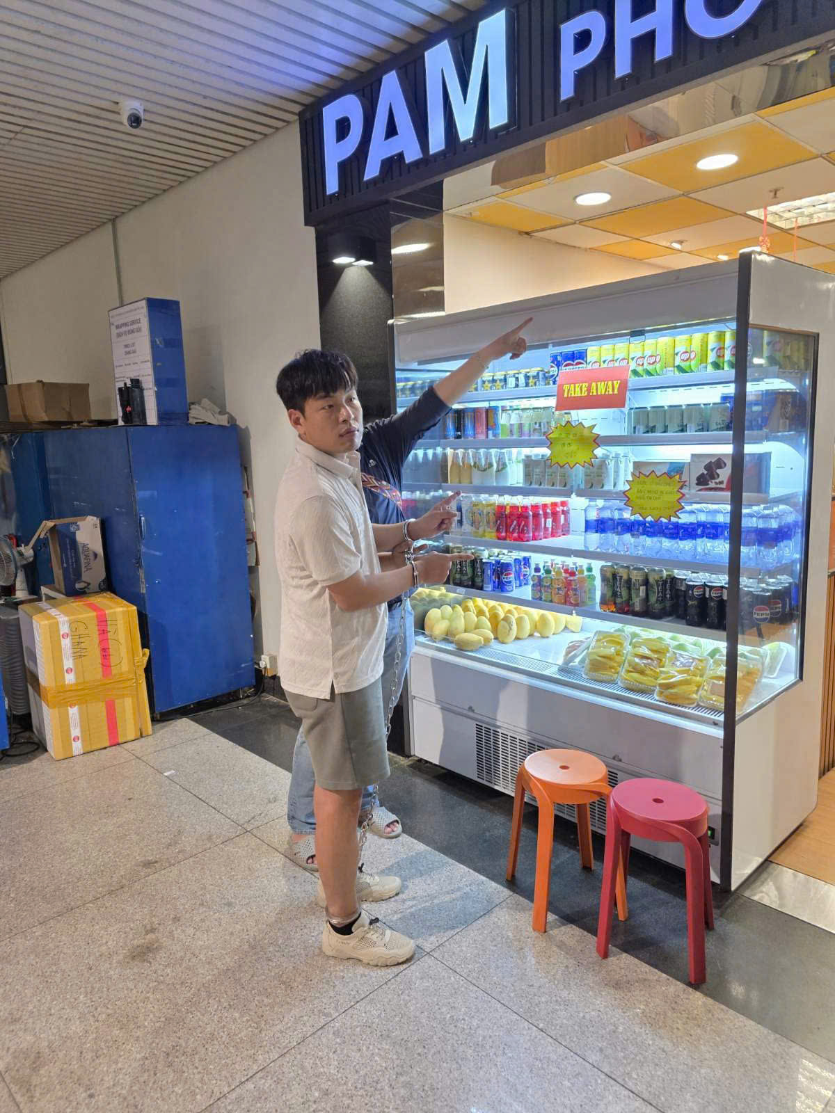 Công an TPHCM bắt khẩn cấp kẻ giết người ở khách sạn - Ảnh 1.