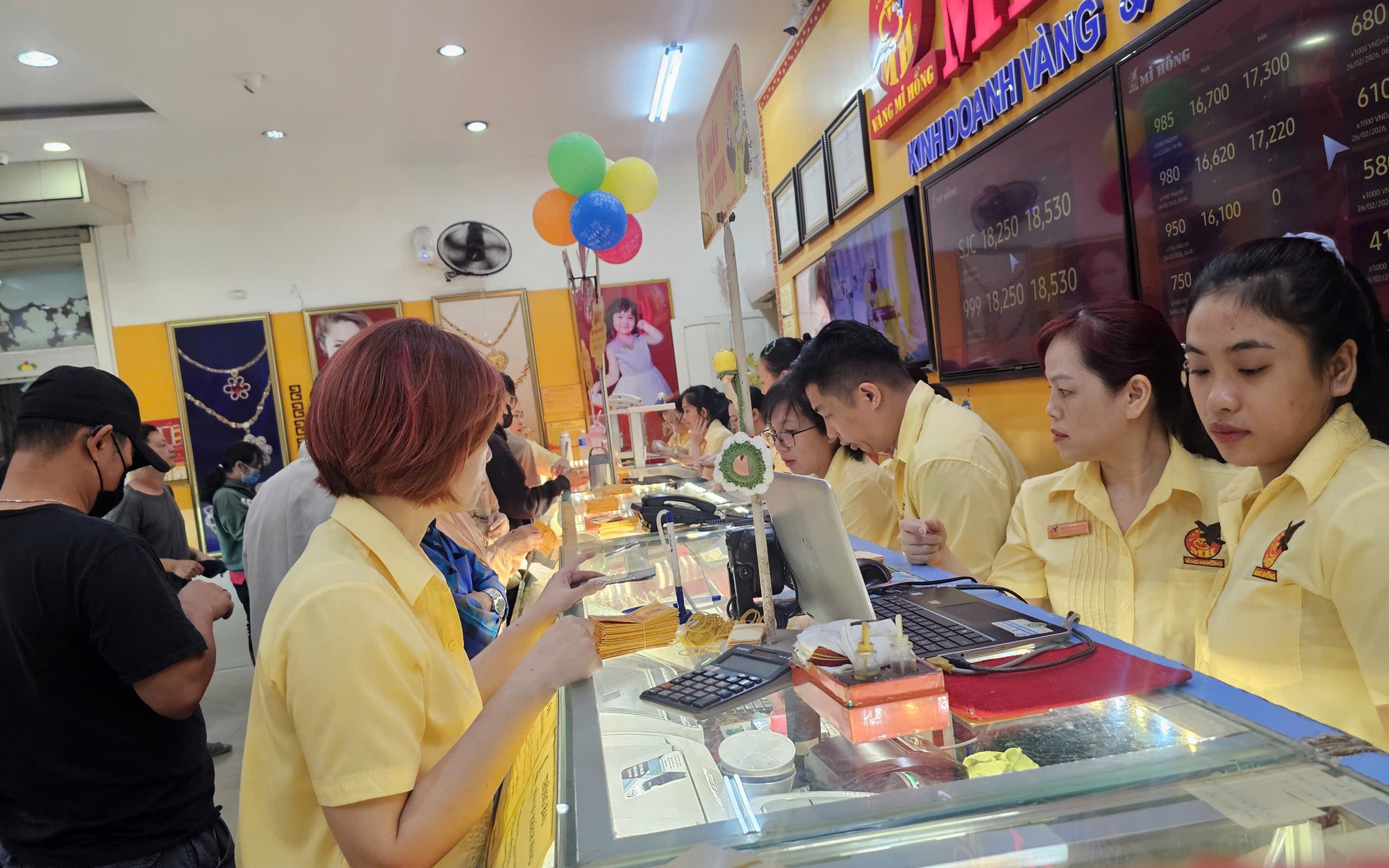 Giá vàng rớt thảm 20 triệu đồng, không phải ai cũng buồn và lo lắng! - Ảnh 4.