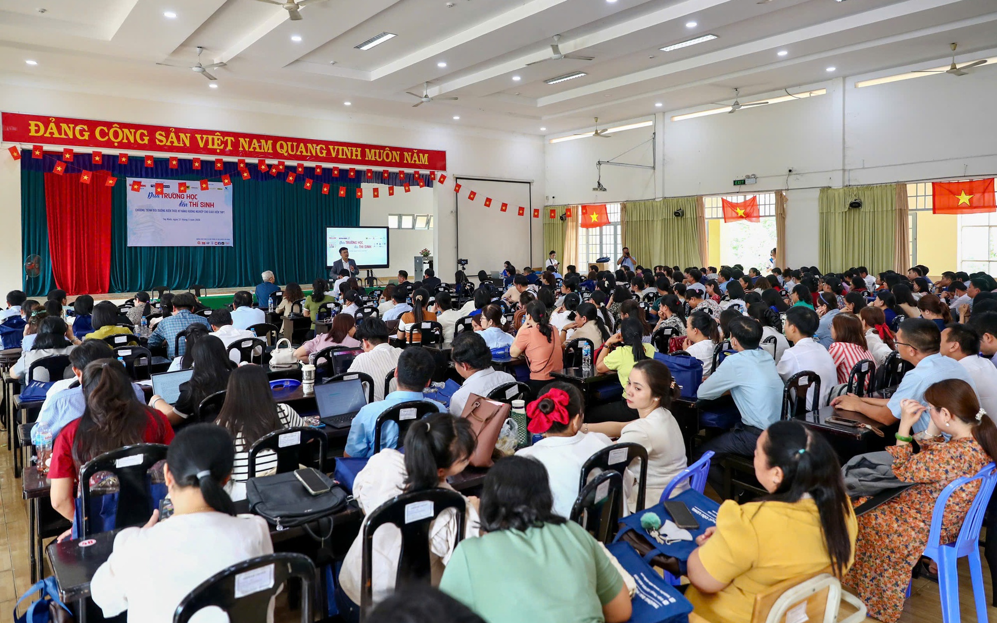 Bồi dưỡng kỹ năng hướng nghiệp cho giáo viên tỉnh Tây Ninh