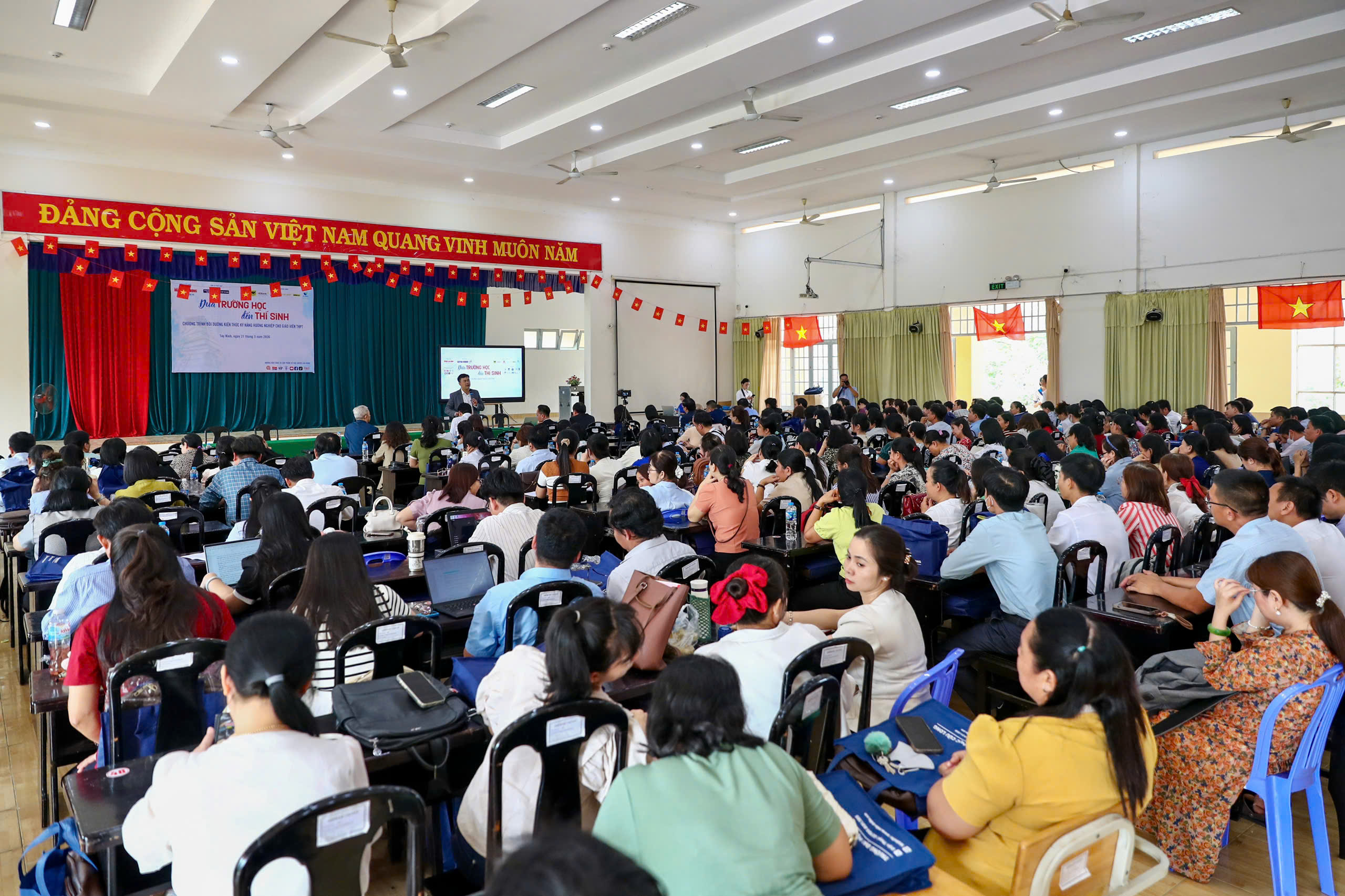 Đừng để "đào tạo lại" vì chọn sai ngành - Ảnh 9.