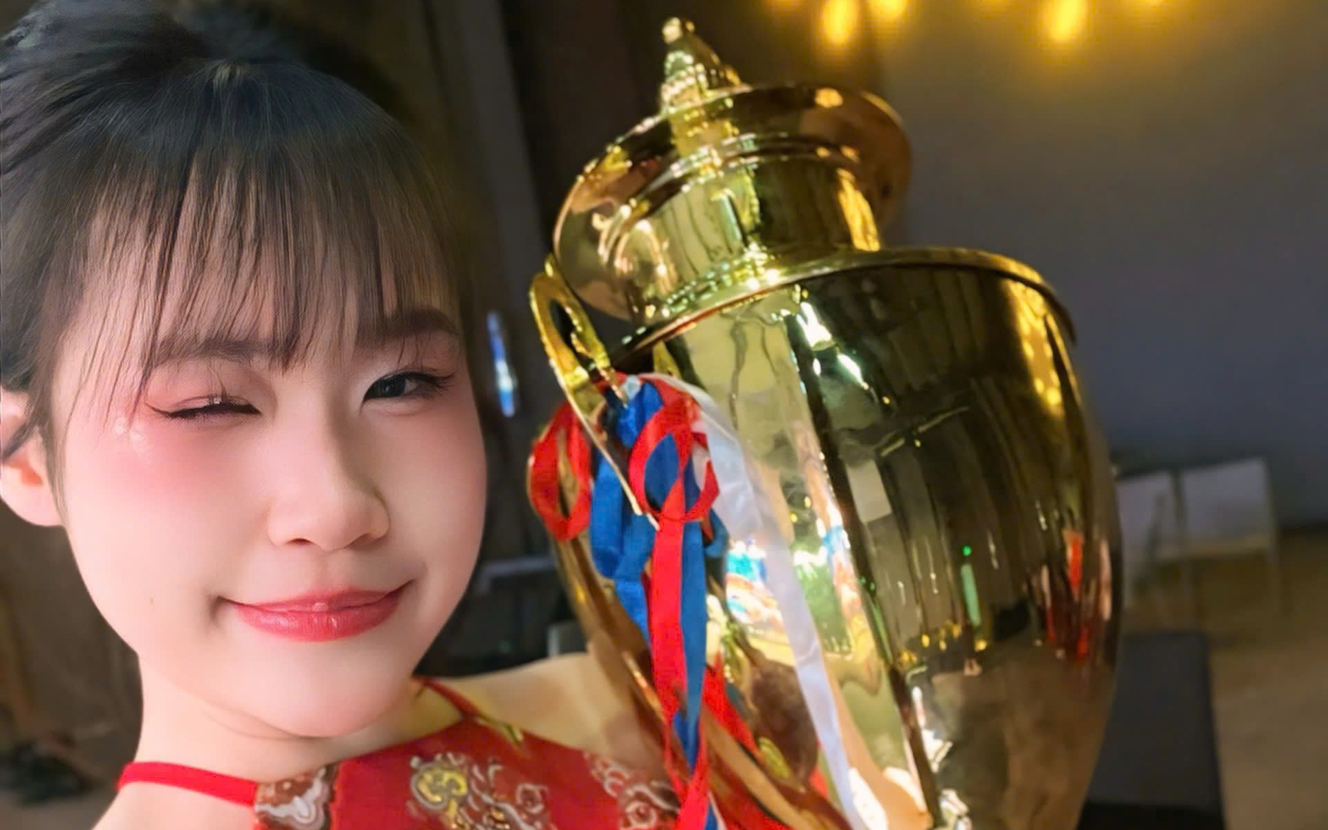 Đàm Thủy Tiên giành cúp vàng tại Liên hoan Nghệ thuật quốc tế châu Á - Thái Bình Dương