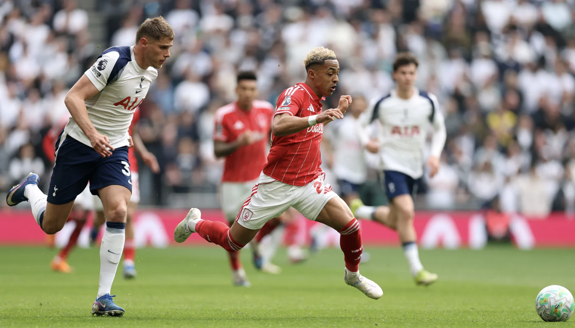 Tottenham thảm bại trận cầu 6 điểm, trượt d&agrave;i cuộc đua trụ hạng - Ảnh 1.