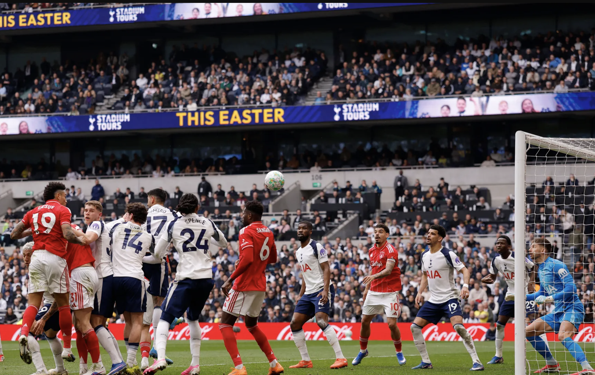 Tottenham thảm bại trận cầu 6 điểm, trượt d&agrave;i cuộc đua trụ hạng - Ảnh 2.