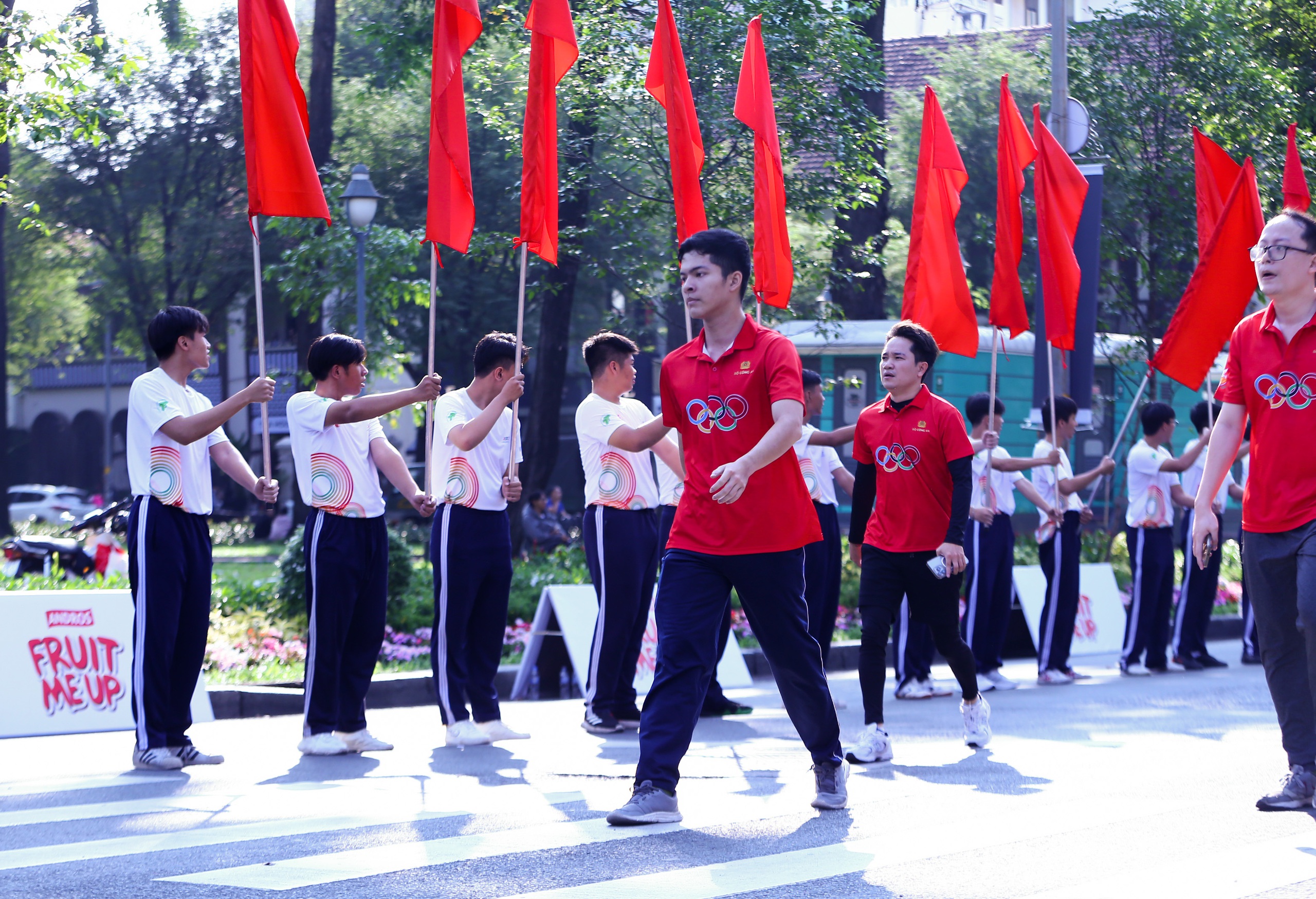 Khoảnh khắc hấp dẫn ở Ng&agrave;y chạy Olympic v&igrave; sức khỏe to&agrave;n d&acirc;n - Ảnh 8.