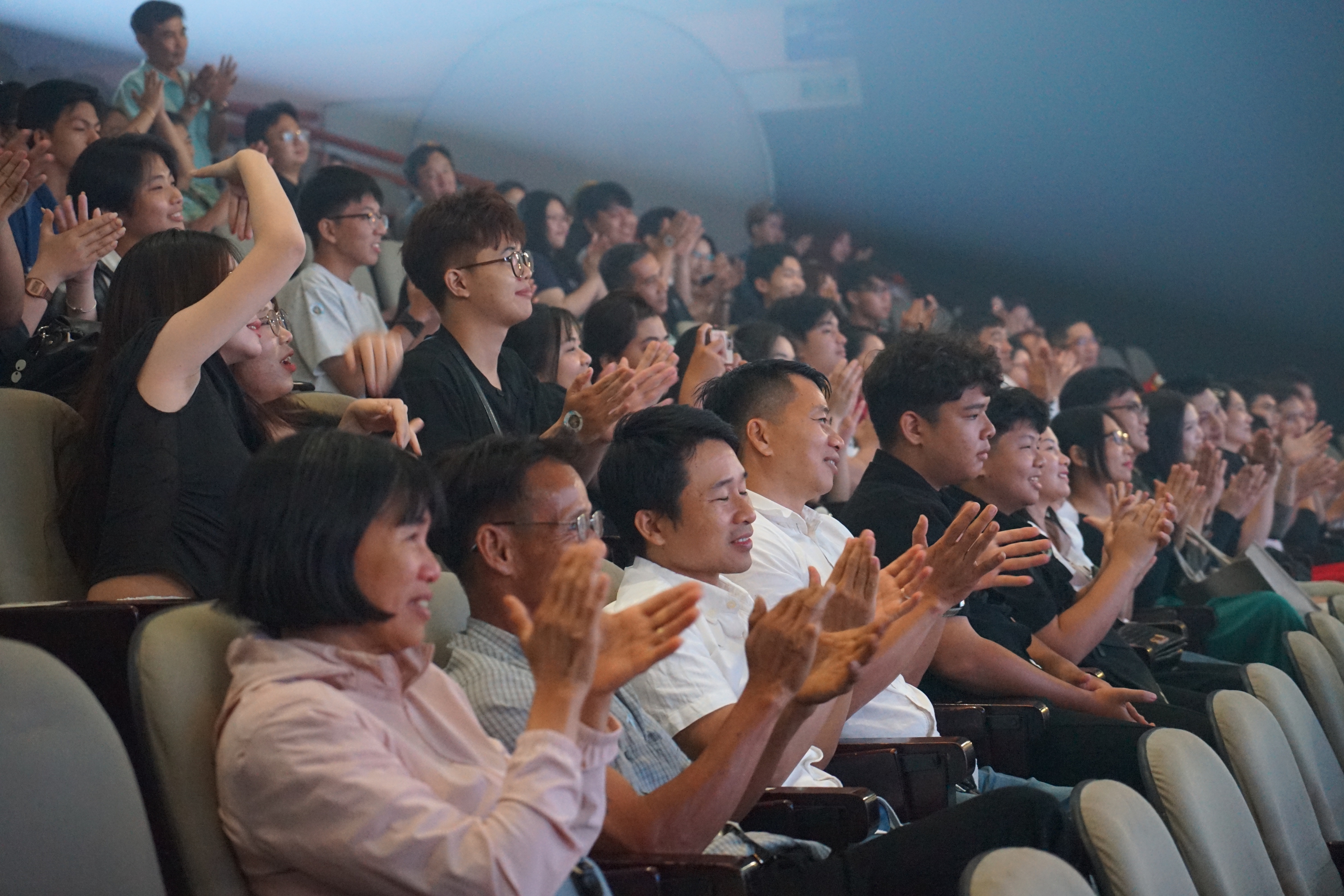 M&atilde;n nh&atilde;n &ldquo;Sắc v&agrave; Đời&rdquo;: Dấu ấn s&aacute;ng tạo của sinh vi&ecirc;n FPT Polytechnic - Ảnh 4.