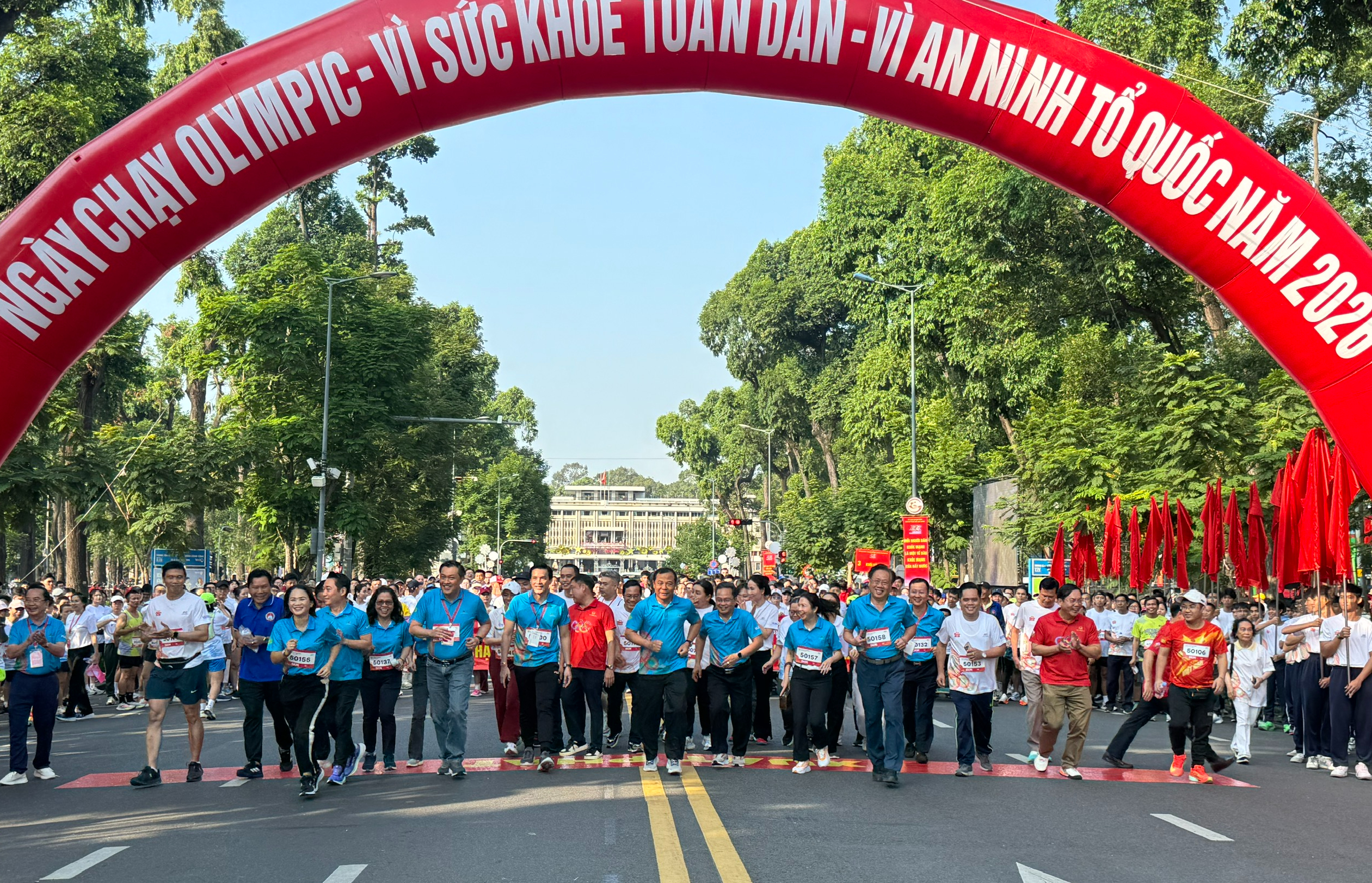 Sôi động Ngày chạy Olympic "Vì sức khỏe toàn dân - Vì an ninh Tổ quốc" tại TP HCM - Ảnh 3.