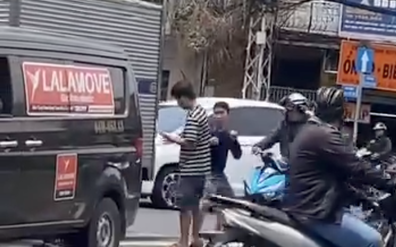 TPHCM: Hai tài xế đánh nhau trên đường Hải Thượng Lãn Ông