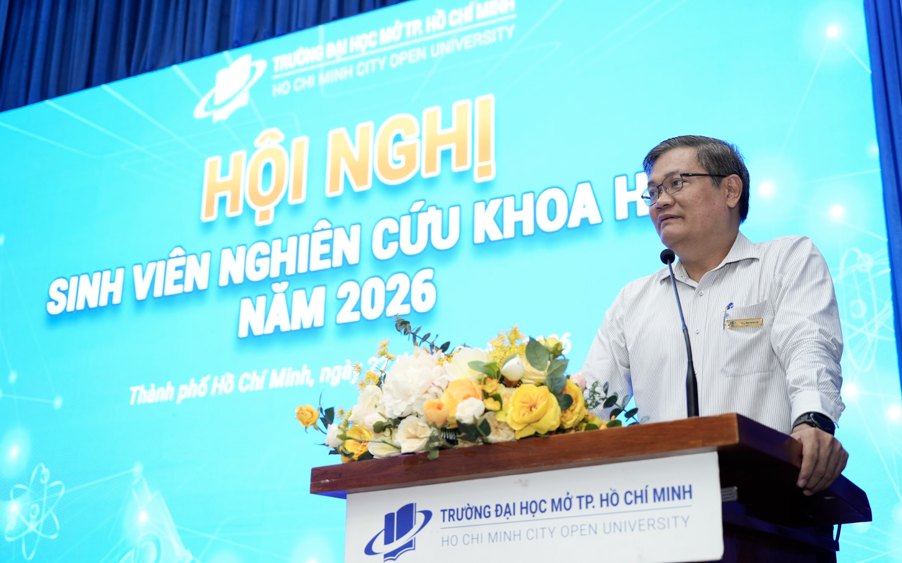 Hiệu trưởng Trường ĐH Mở TPHCM nhắn điều quan trọng tới t&acirc;n cử nh&acirc;n - Ảnh 2.