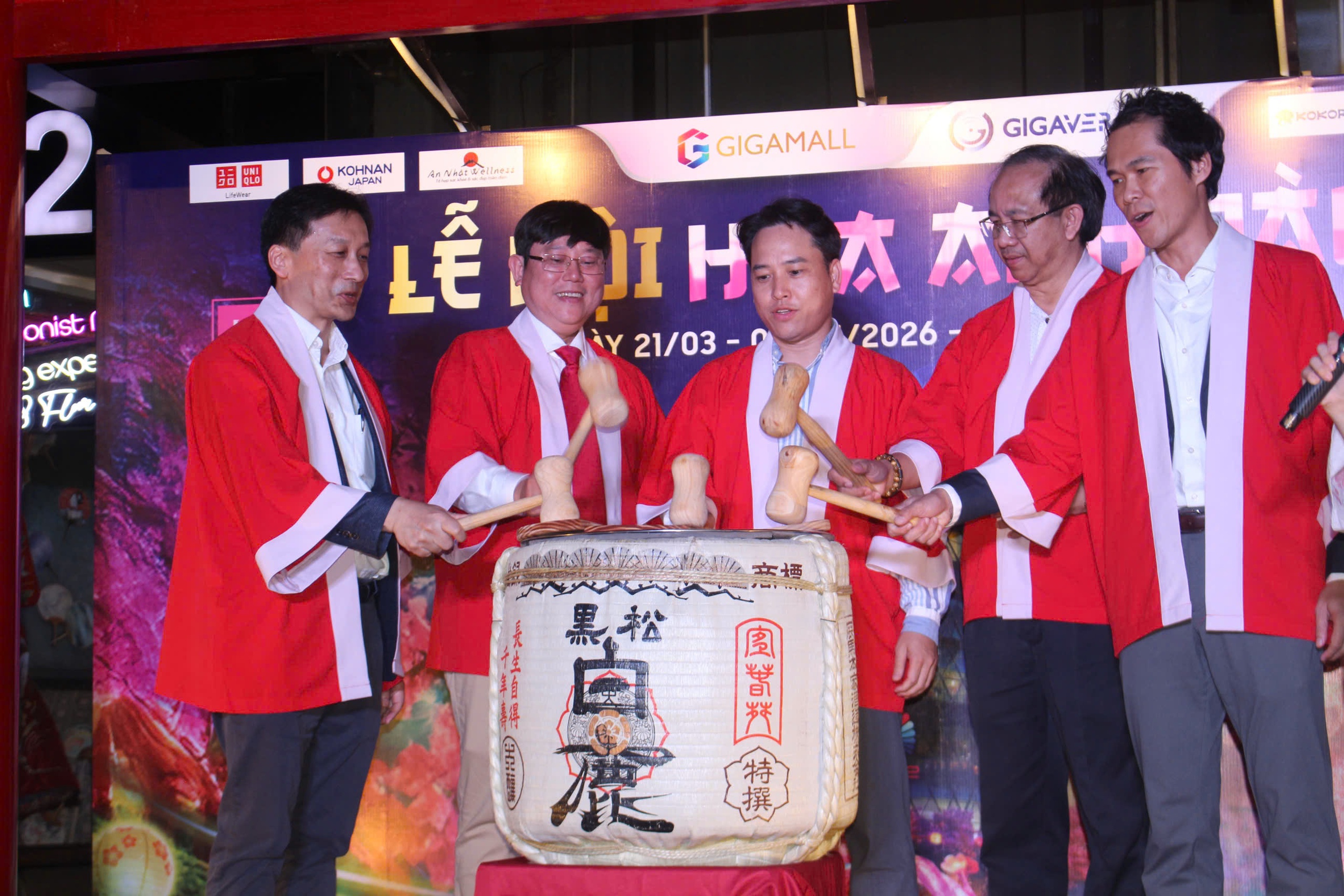 Lễ hội Hoa Anh đ&agrave;o, t&aacute;i hiện kh&ocirc;ng gian Nhật Bản độc đ&aacute;o - Ảnh 8.