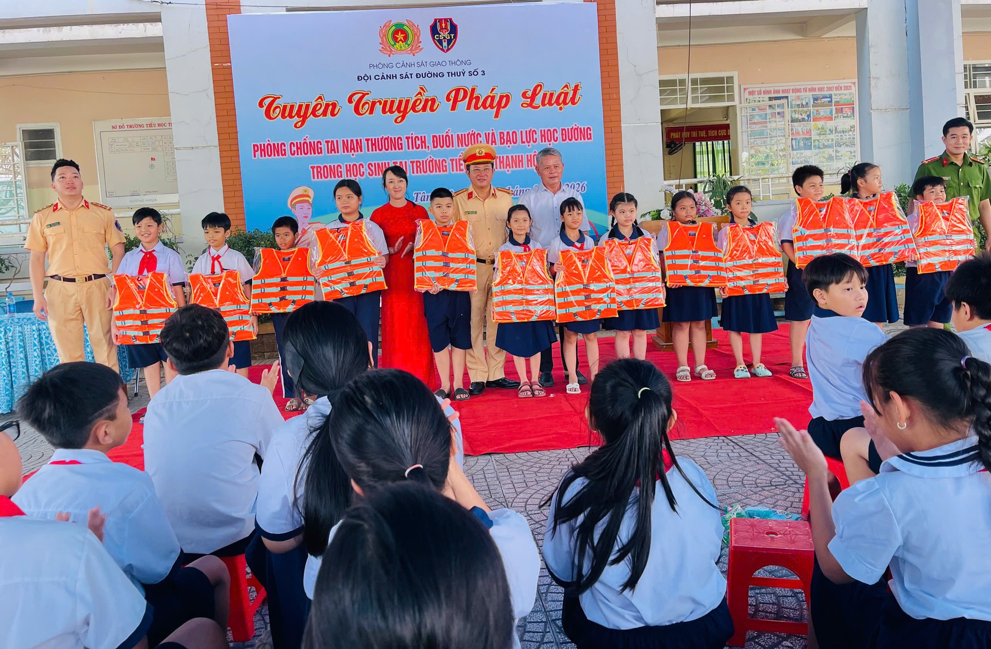 C&ocirc;ng an TPHCM truyền về ch&aacute;y nổ v&agrave; đuối nước tại trường học - Ảnh 2.