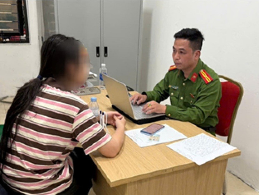 Nữ sinh bị thao túng tâm lý bán 114 chỉ vàng gia đình để chuyển tiền lừa đảo - Ảnh 1.