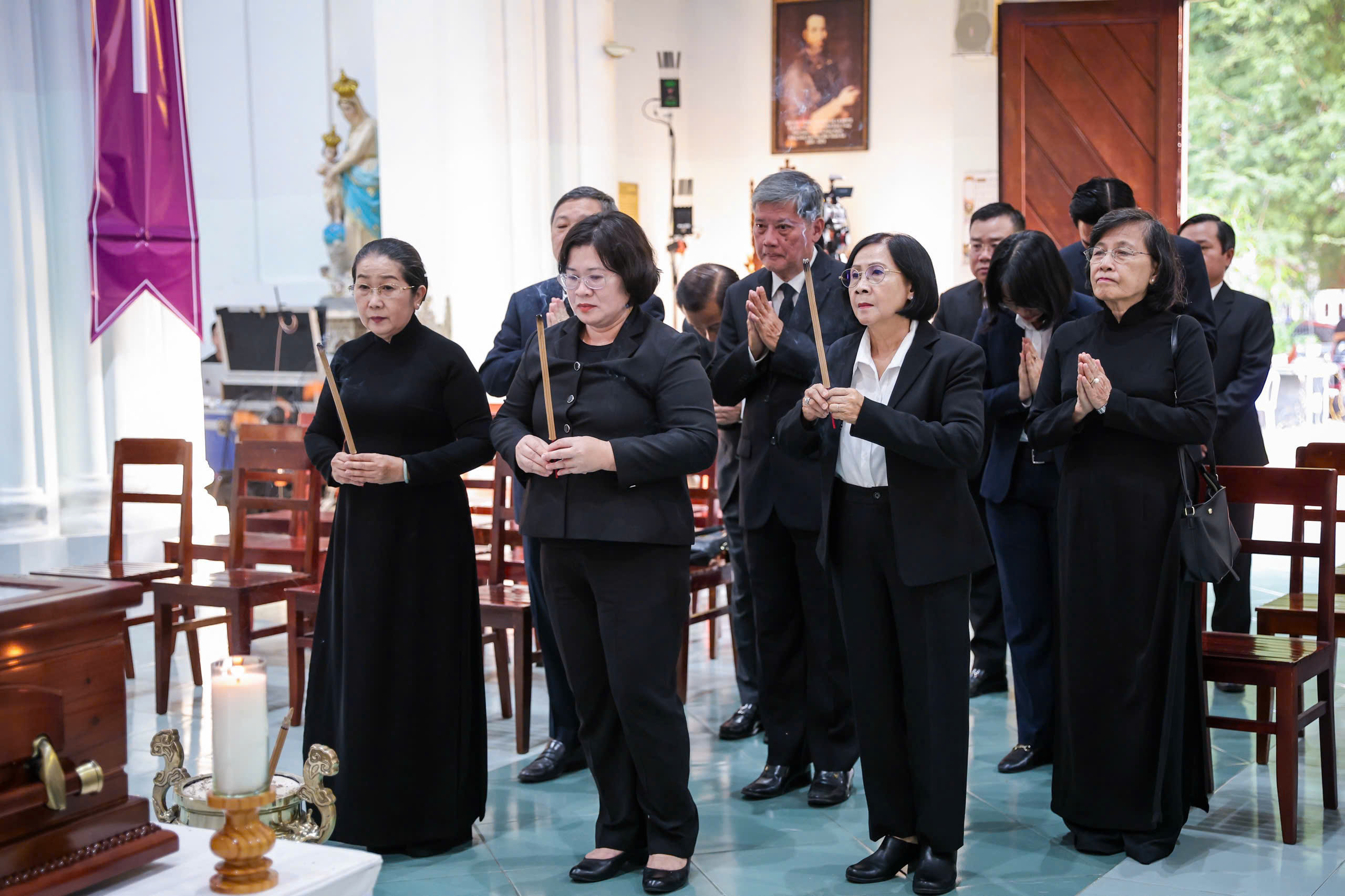 L&atilde;nh đạo TPHCM viếng Đức Hồng y Gioan Baotixita Phạm Minh Mẫn - Ảnh 1.