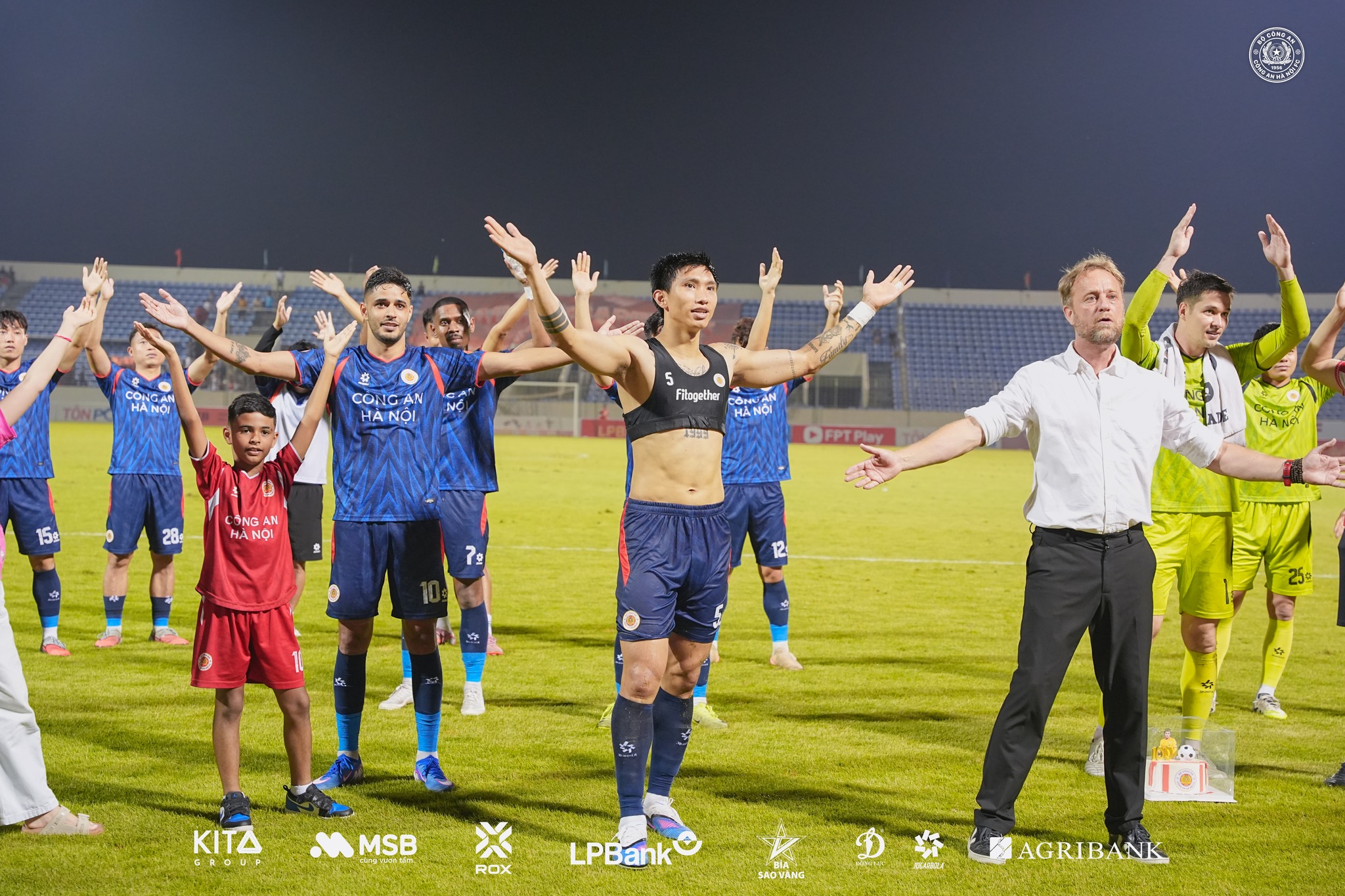 Cựu HLV tuyển Thái Lan tiếp tục chê bai nghiệp vụ trọng tài V-League - Ảnh 4.