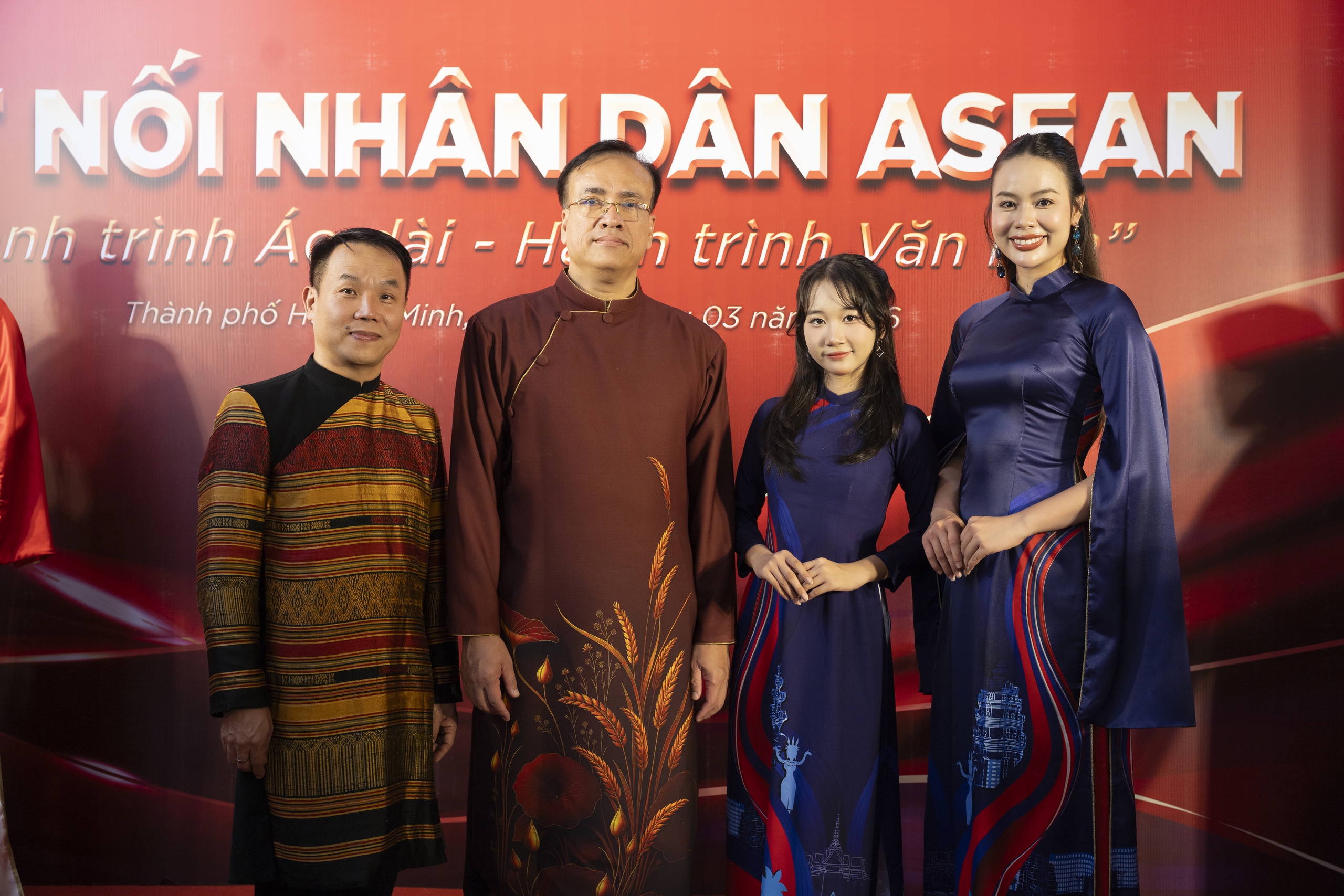 Việt Hùng cùng dàn người đẹp đưa văn hóa Việt ra thế giới - Ảnh 5.