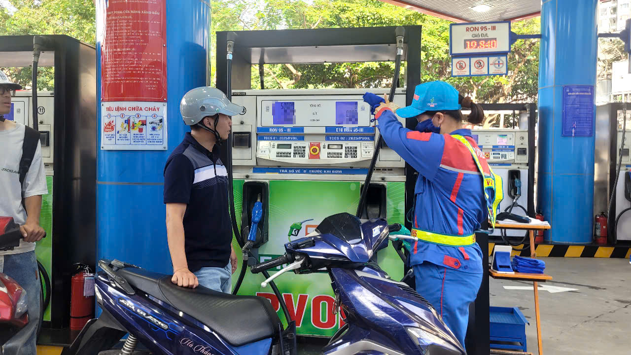 Cấp b&aacute;ch tiết kiệm năng lượng: Xăng sinh học E10 đ&atilde; sẵn s&agrave;ng cho Việt Nam 2026 - Ảnh 1.