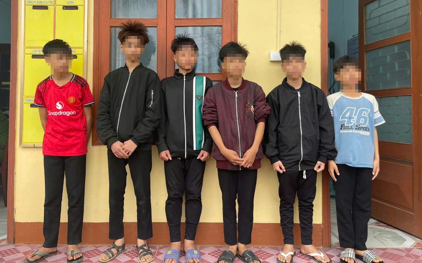 Nhóm thiếu niên ném đá làm vỡ kính 4 xe tải chỉ để tiêu khiển