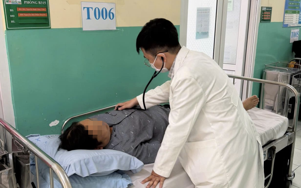 Người đàn ông ở TPHCM vàng da sau 7 ngày uống rượu liên tục