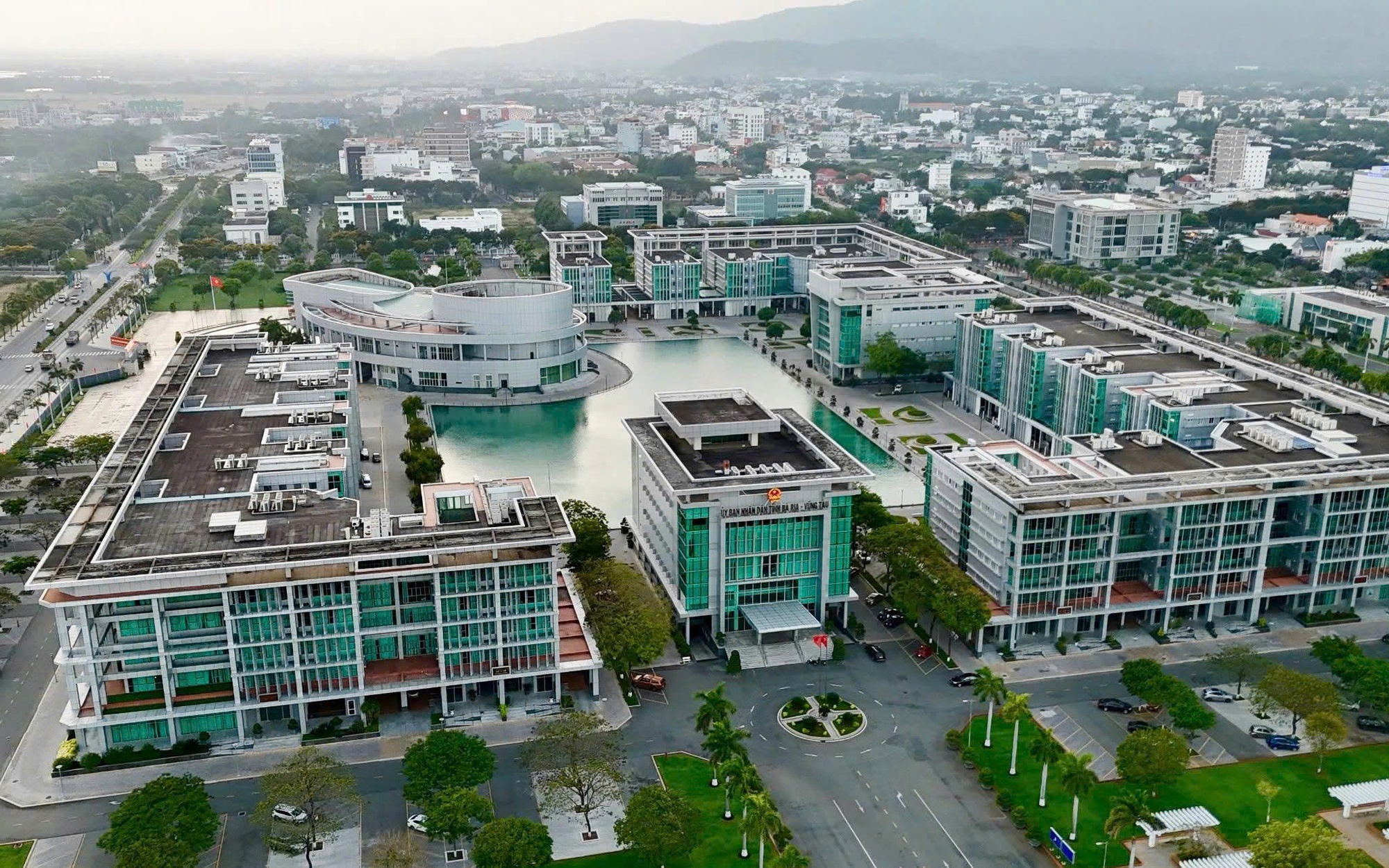 Đánh thức trụ sở dôi dư - Ảnh 2.