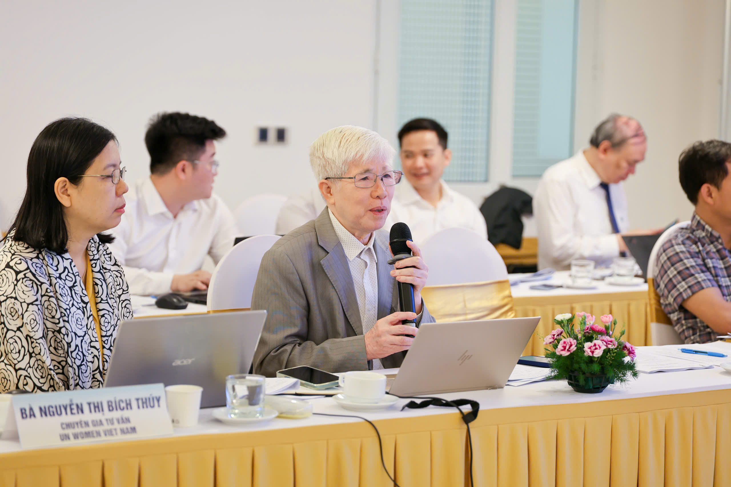 Bộ Y tế đề xuất mở điểm chăm sóc người cao tuổi ban ngày tại cộng đồng - Ảnh 3.
