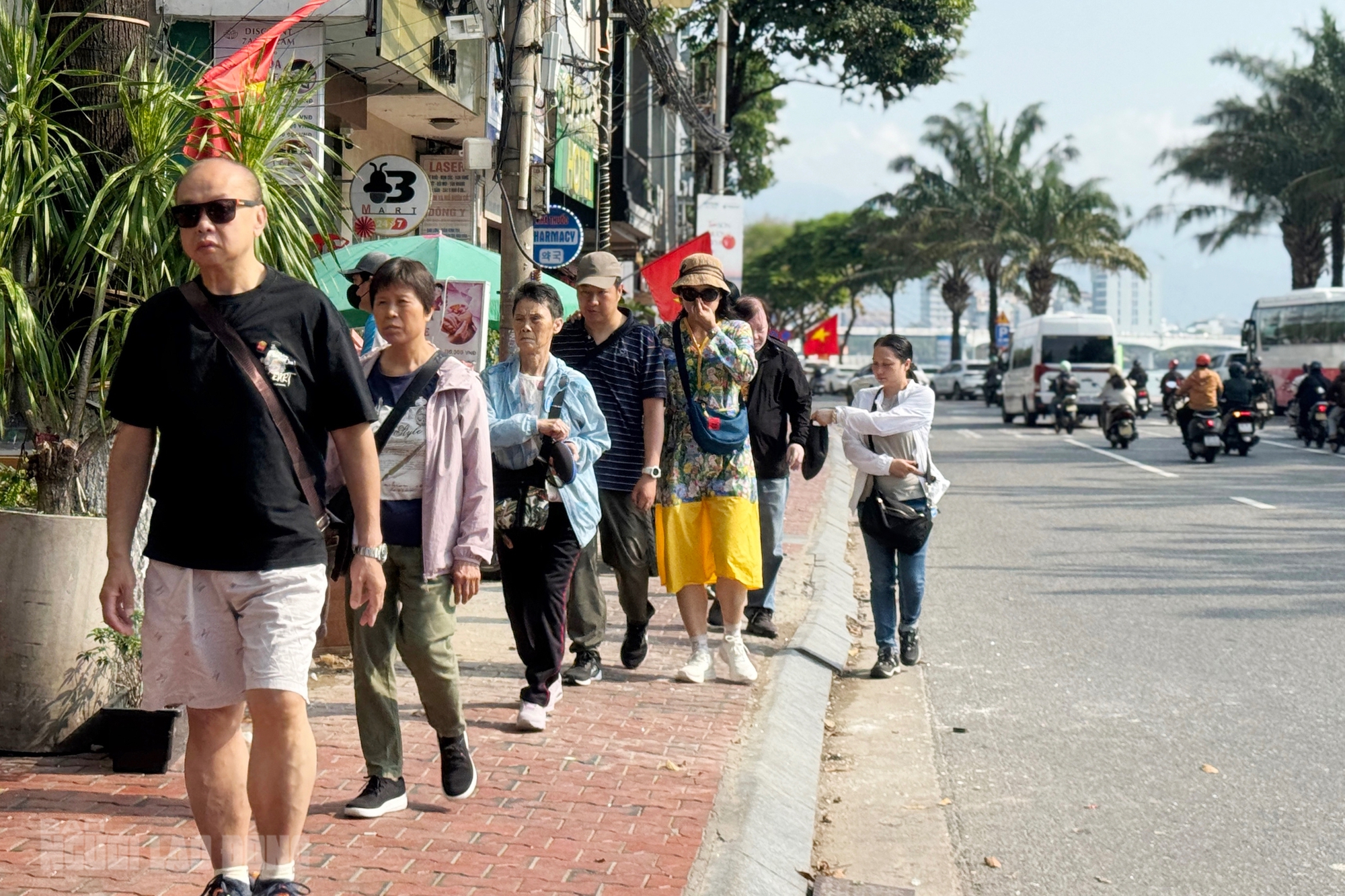 Hiện trạng vỉa hè Đà Nẵng trước lệnh cấm kinh doanh năm 2026 - Ảnh 1.