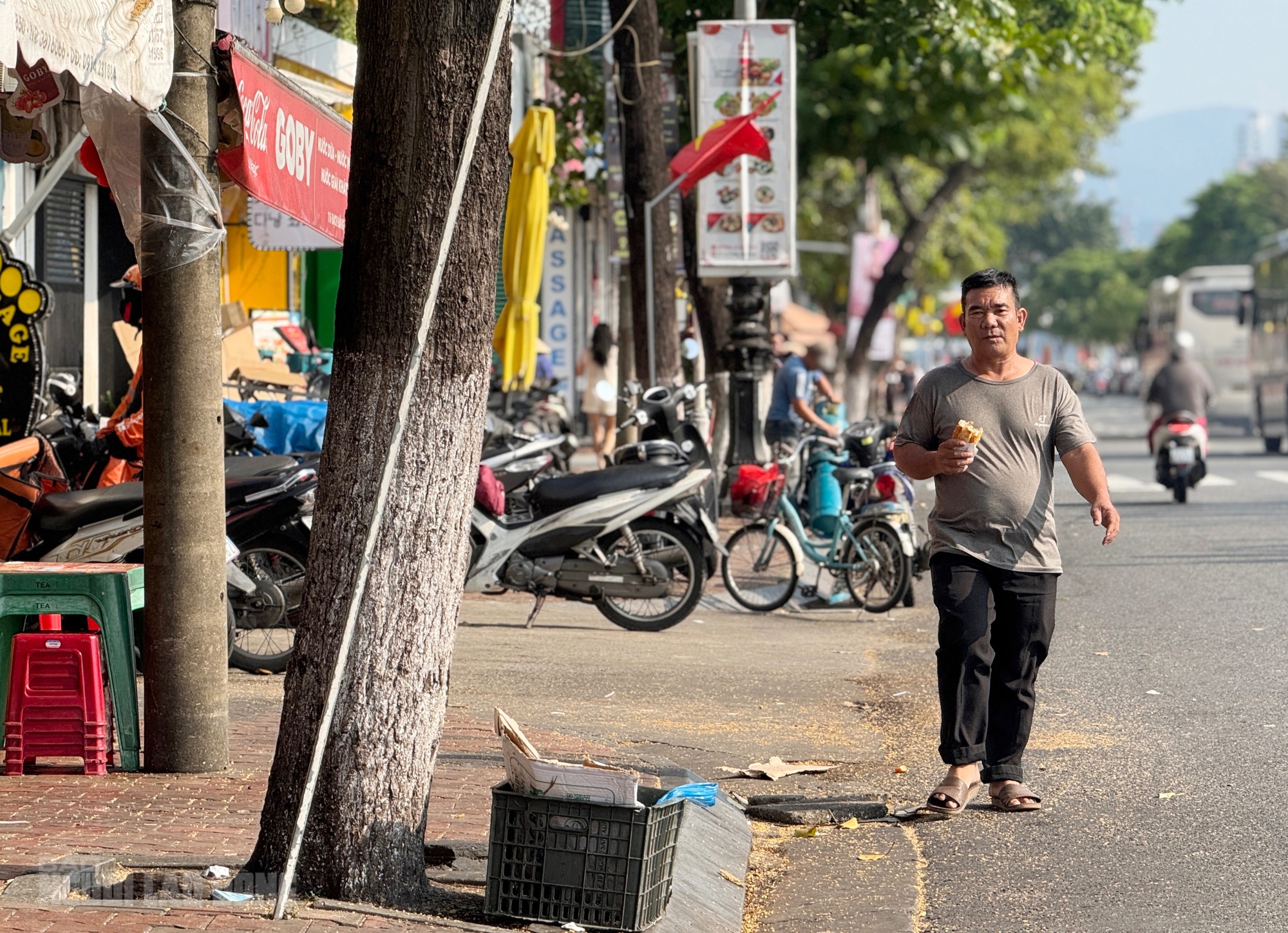 Hiện trạng vỉa hè Đà Nẵng trước lệnh cấm kinh doanh năm 2026 - Ảnh 2.