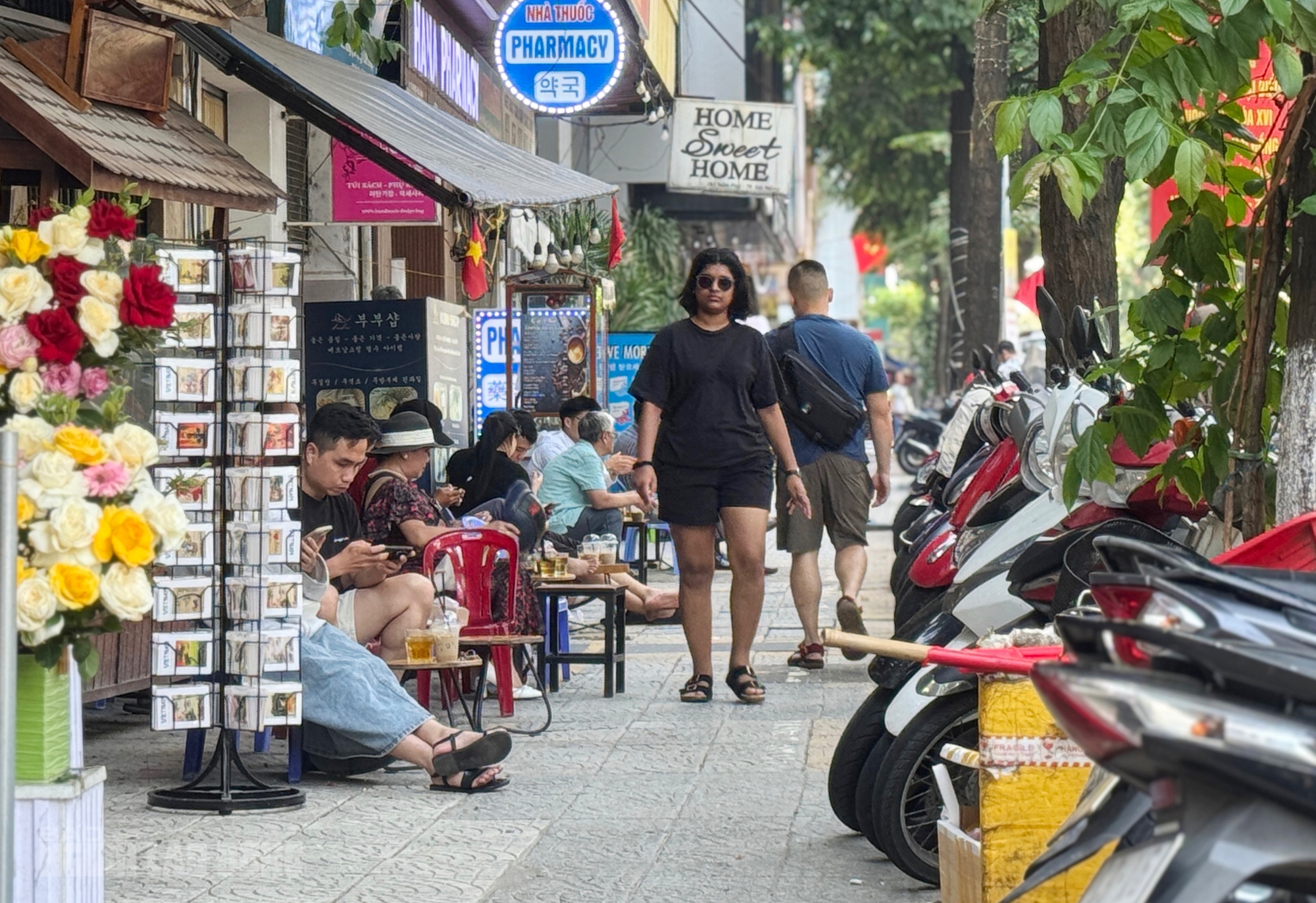 Hiện trạng vỉa hè Đà Nẵng trước lệnh cấm kinh doanh năm 2026 - Ảnh 5.