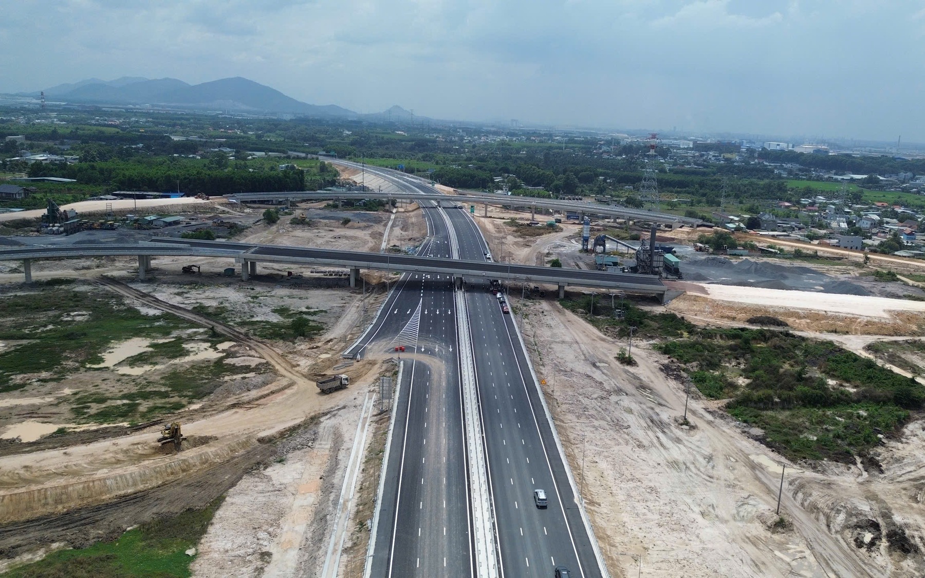 TPHCM thúc tiến độ các dự án kết nối sân bay Long Thành