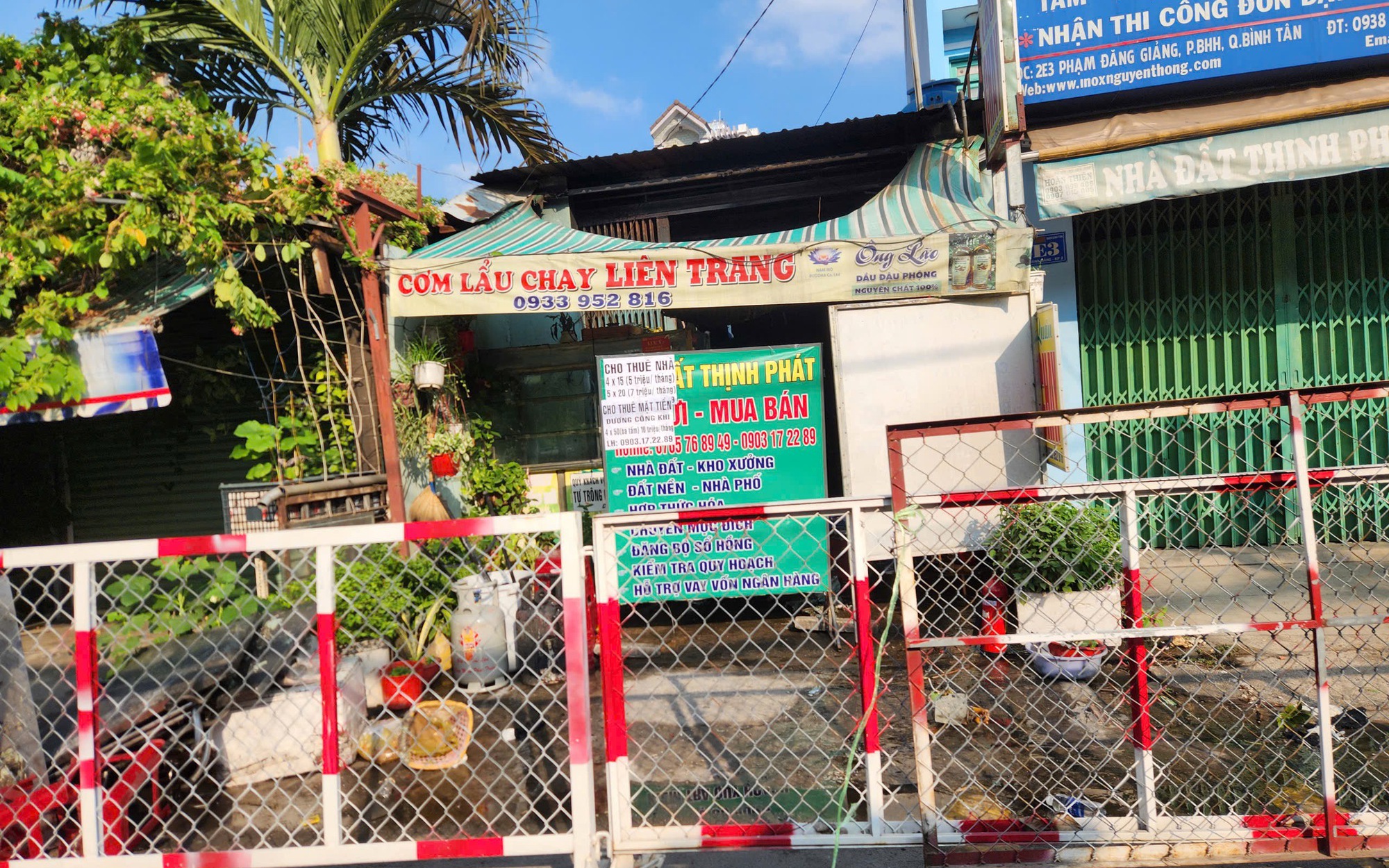 Phong toả hiện trường vụ cháy quán cơm khiến 2 mẹ con tử vong