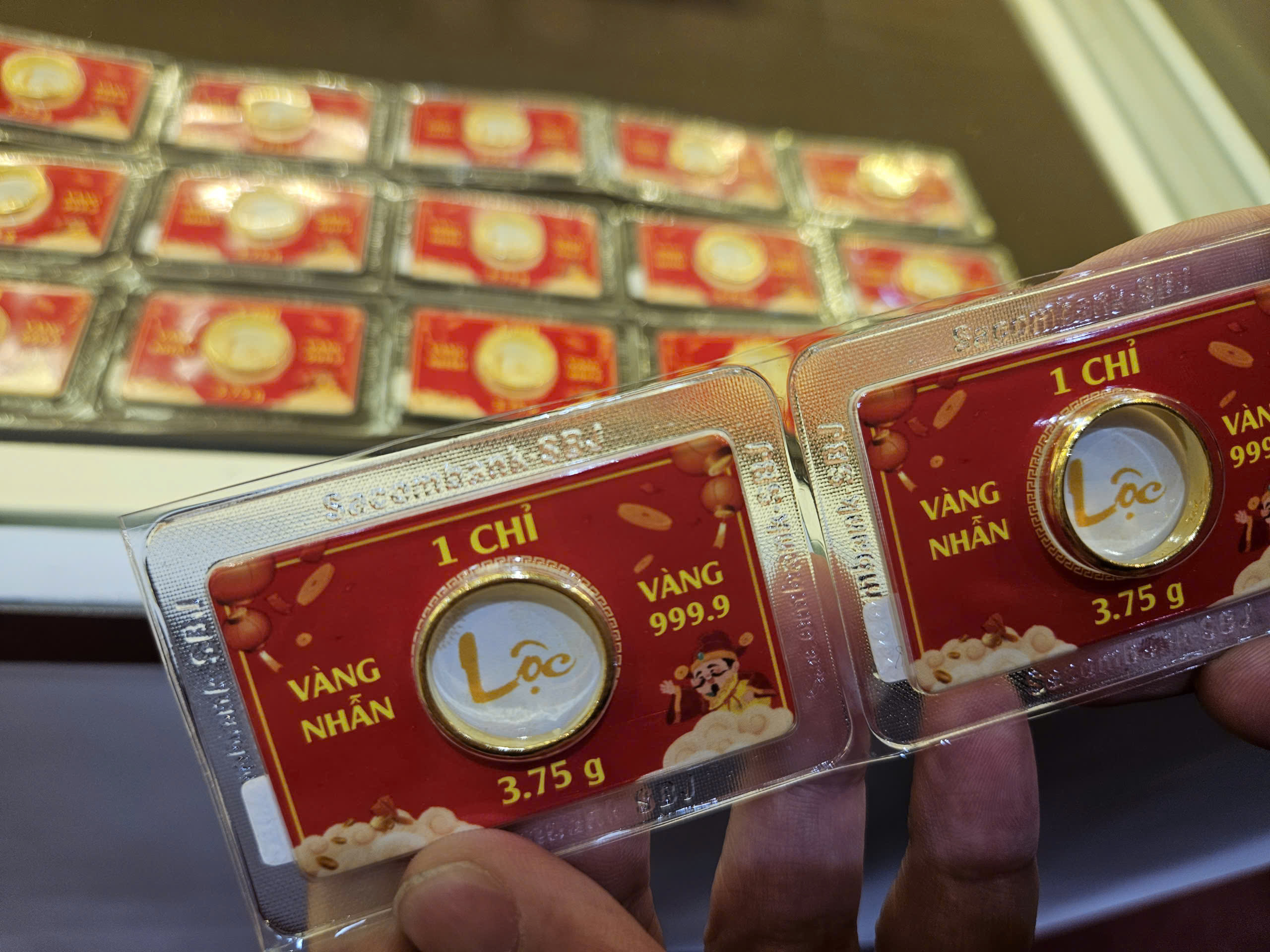 Giá bạc hôm nay giảm Mạnh theo đà đi xuống của giá vàng thế giới - Ảnh 2.