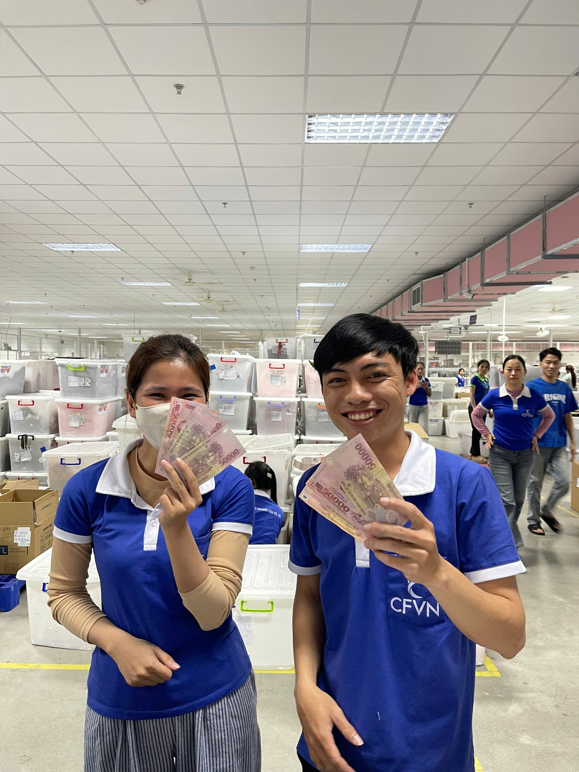 Doanh nghiệp ở Đ&agrave; Nẵng hỗ trợ tiền xăng cho 1.000 c&ocirc;ng nh&acirc;n giữa "b&atilde;o gi&aacute;" - Ảnh 4.