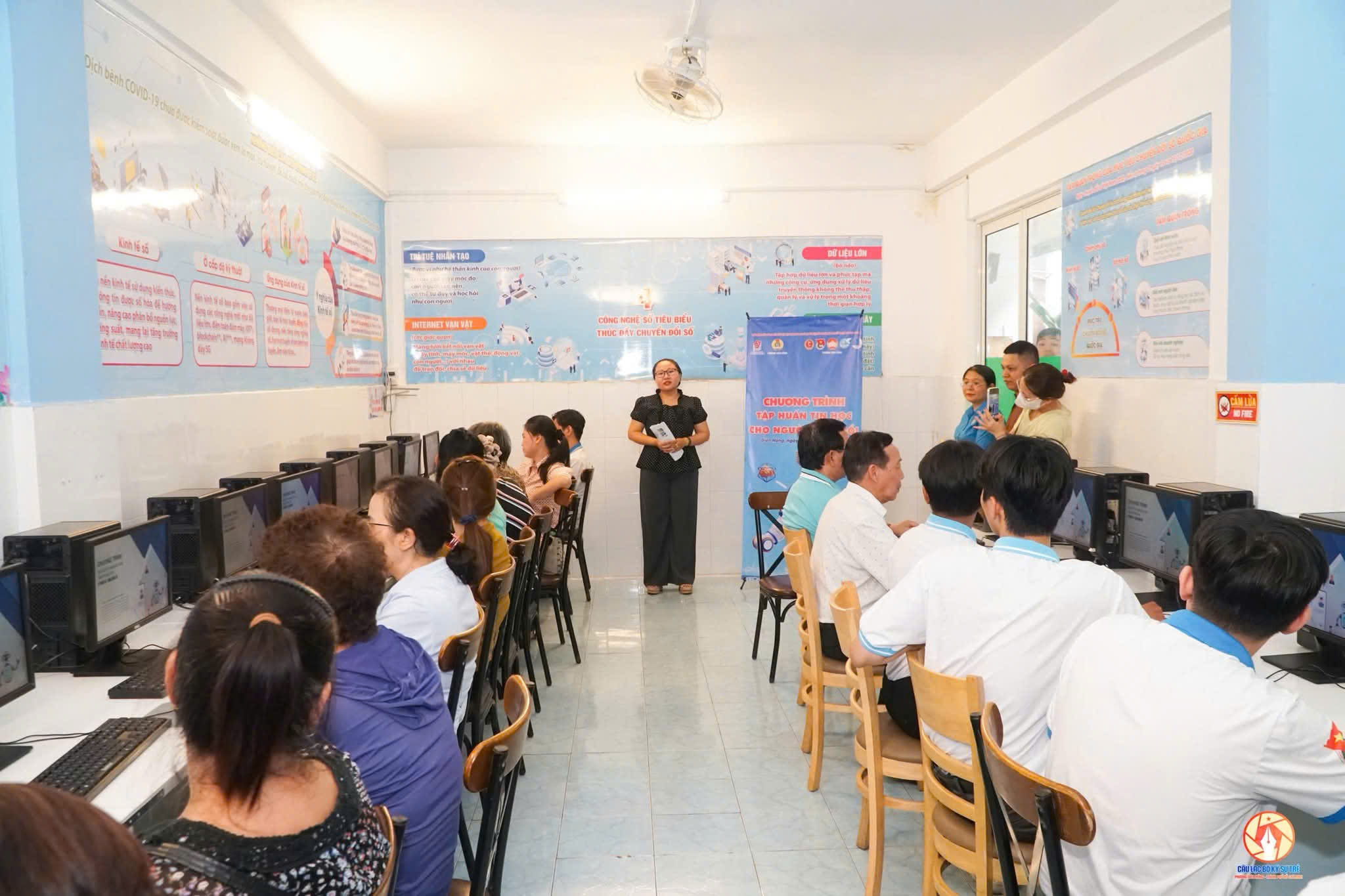 Ra mắt ph&ograve;ng m&aacute;y t&iacute;nh phục vụ cộng đồng - Ảnh 1.