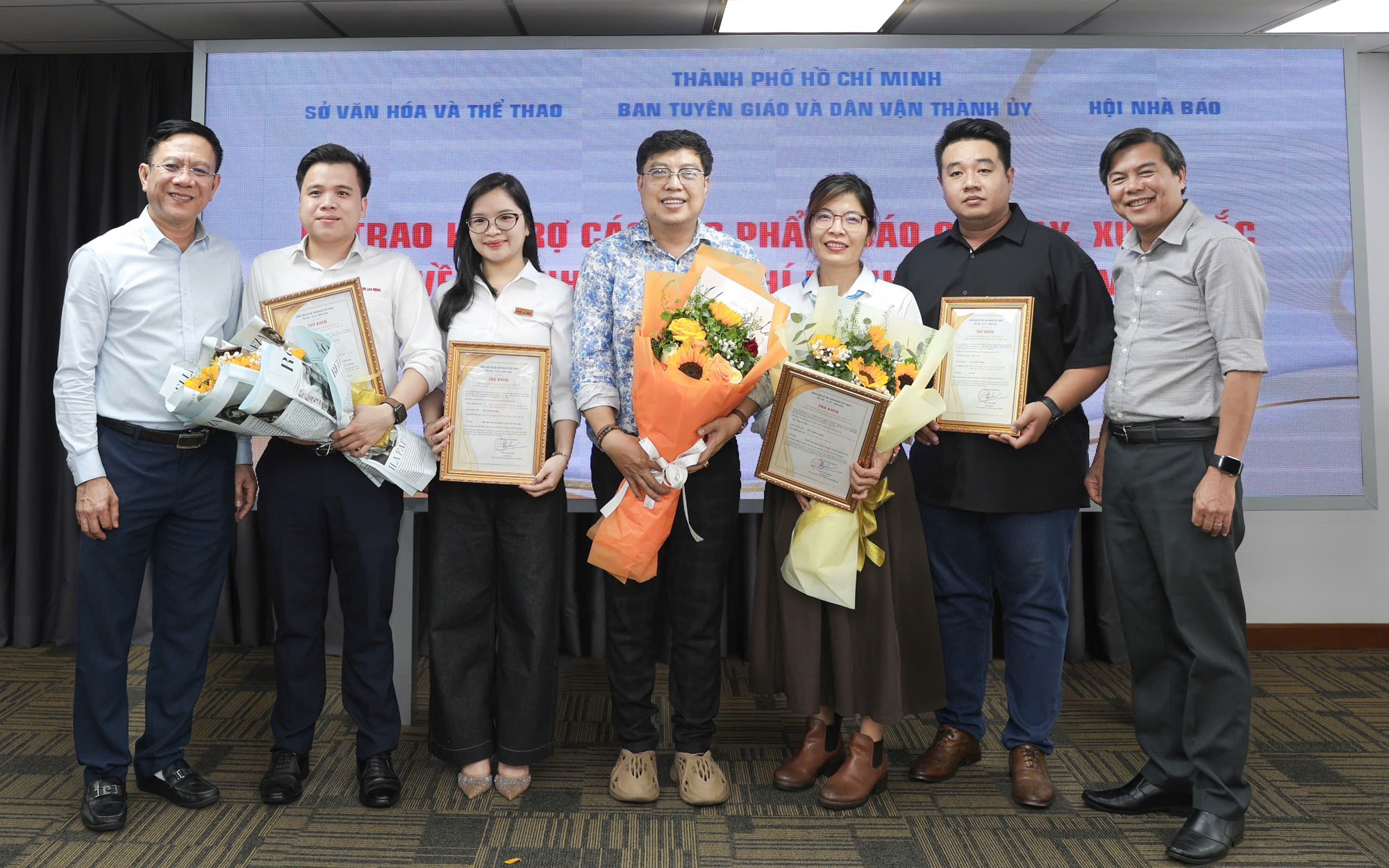 Khen thưởng 70 tác phẩm báo chí xuất sắc viết về TPHCM