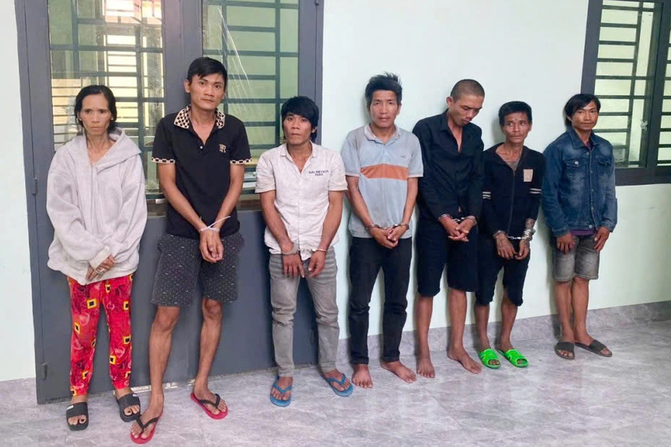 Bắt nhóm 7 người sử dụng ma túy trong vườn tràm tại Tây Ninh - Ảnh 1.