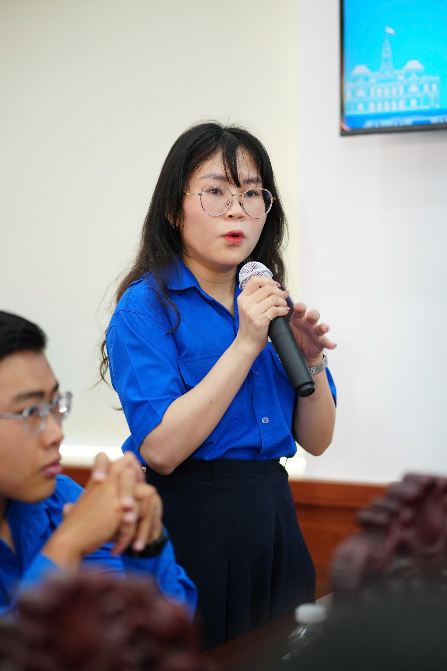 Đảng ủy Các cơ quan Đảng TPHCM gặp gỡ, đối thoại, tuyên dương cán bộ Đoàn tiêu biểu - Ảnh 4.