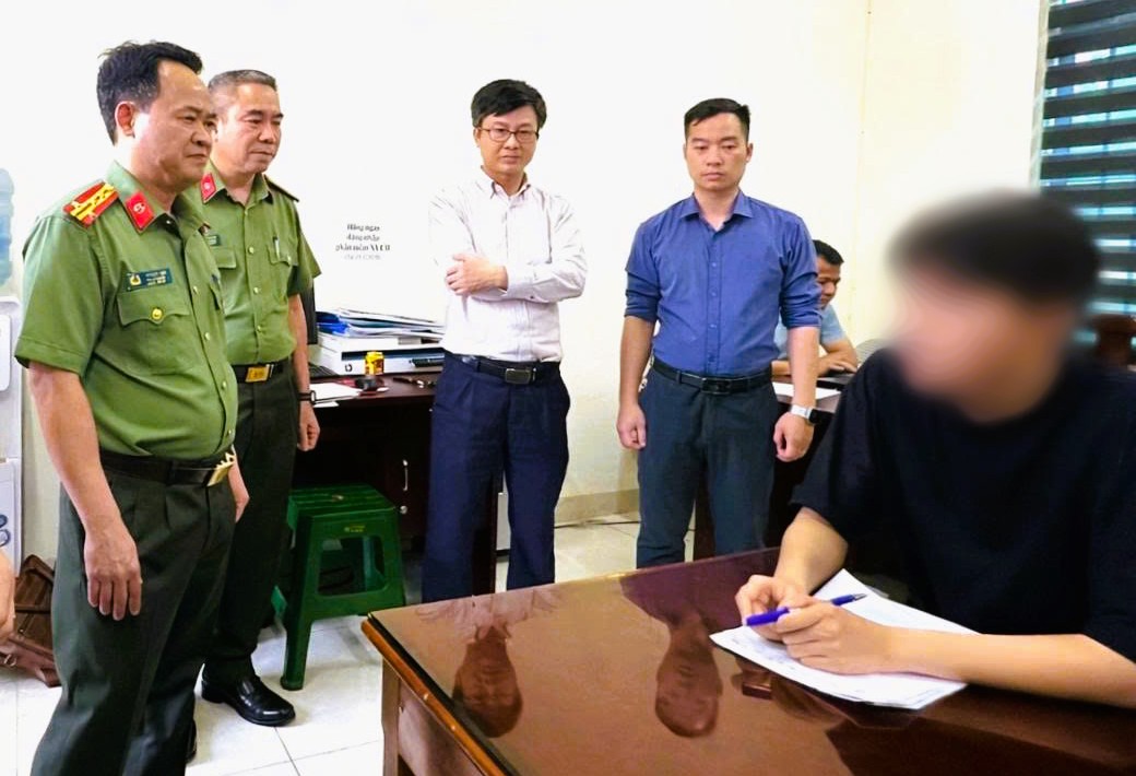 Từ học sinh mê tin học "lạc lối" thành "ông chủ" mã độc đánh cắp dữ liệu máy tính toàn cầu - Ảnh 1.