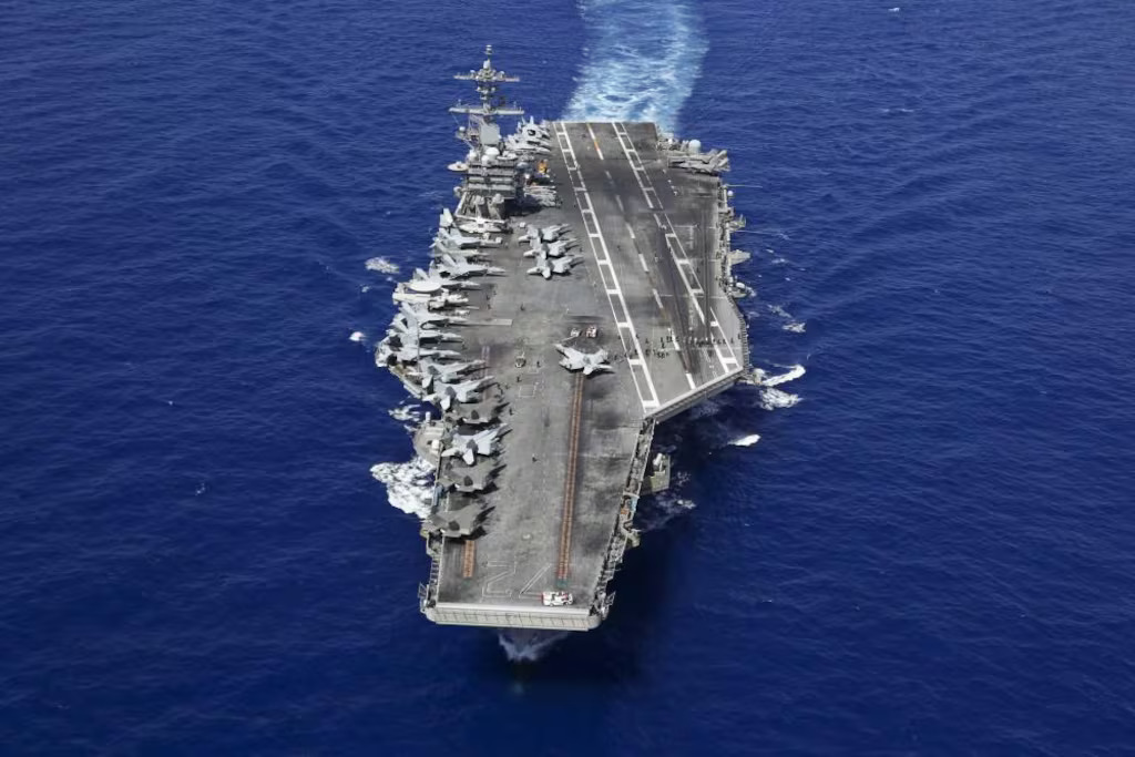 Iran tuyên bố đã phóng tên lửa vào tàu sân bay USS Abraham Lincoln - Ảnh 1.