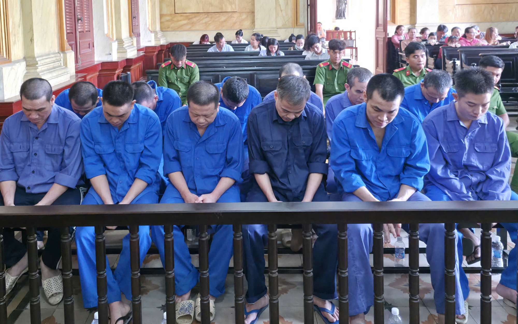 Vụ 12 bảo vệ Khu Công nghệ cao "bảo kê" xe quá tải: Quan điểm của VKSND TPHCM