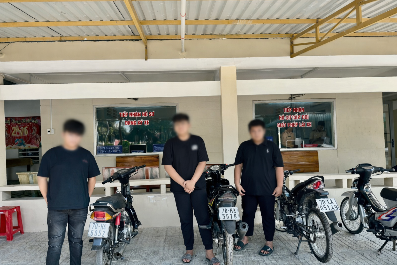 Tây Ninh Xử lý nhóm thiếu niên “bốc đầu” xe máy, quay clip đăng mạng - Ảnh 1.