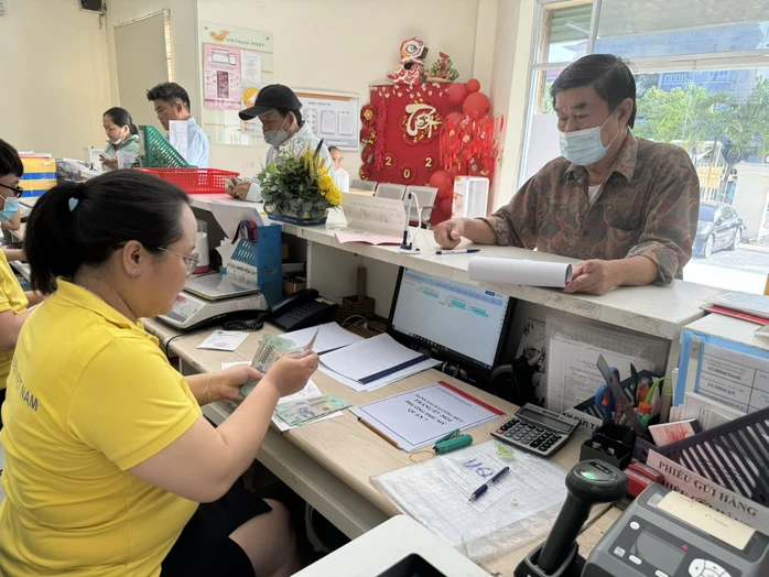 Lương hưu trước &aacute;p lực gi&aacute; cả: Tăng sao để kh&ocirc;ng ai bị bỏ lại? - Ảnh 1.