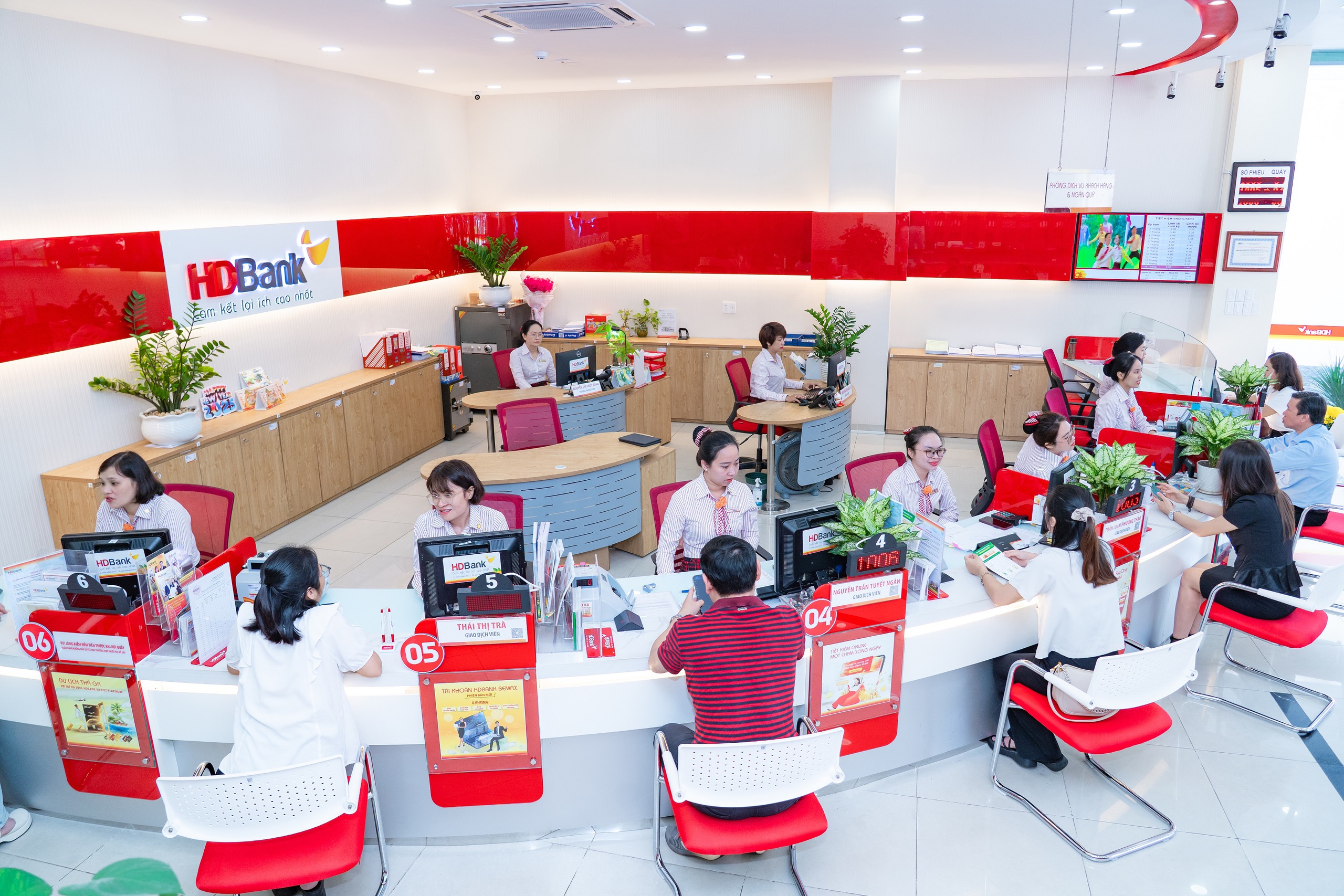 HDBank n&acirc;ng sở hữu tại HD SAISON l&ecirc;n 75%: Tăng kiểm so&aacute;t, tối ưu hệ sinh th&aacute;i, mở rộng tăng trưởng - Ảnh 1.