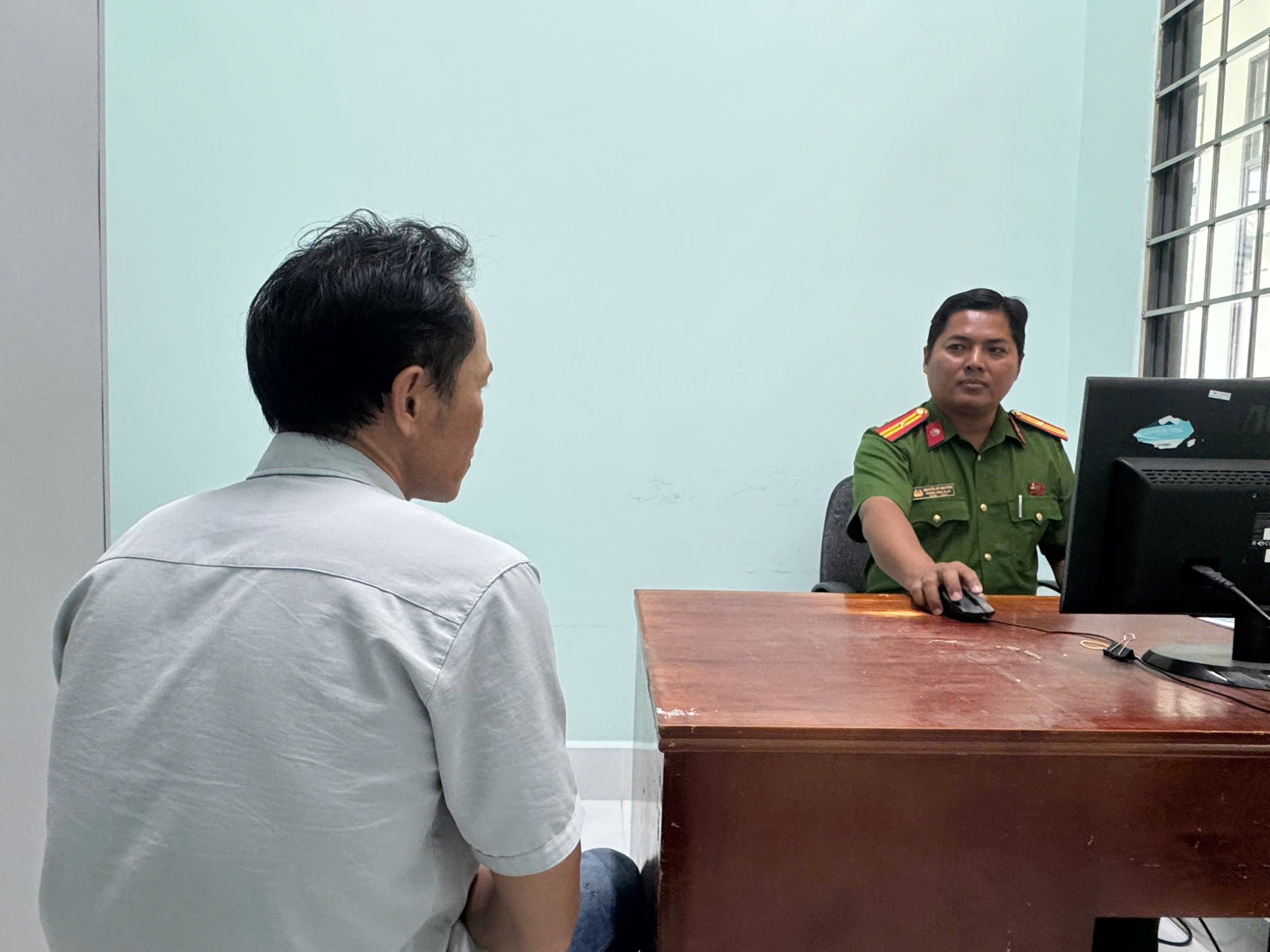 Khởi tố vụ rượt đuổi , h&agrave;nh hung d&atilde; man thương l&aacute;i mua sầu ri&ecirc;ng tại Đồng Th&aacute;p - Ảnh 3.