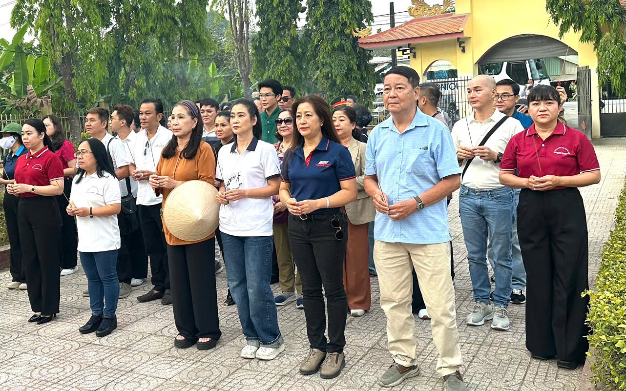 50 văn nghệ sĩ về thăm Chiến khu Đ
