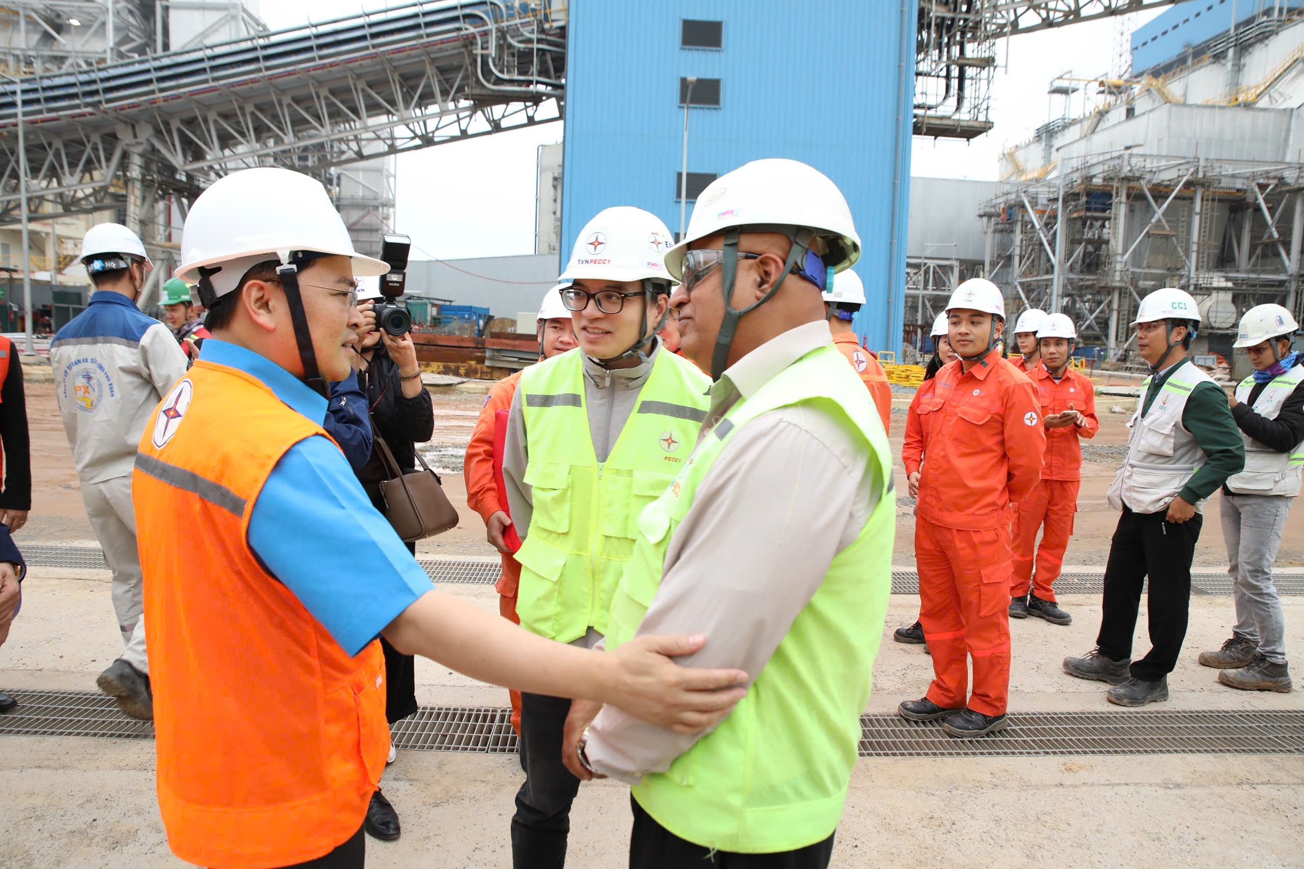 Công đoàn Việt Nam khẳng định vị trí trong sự nghiệp xây dựng và bảo vệ Tổ quốc - Ảnh 2.