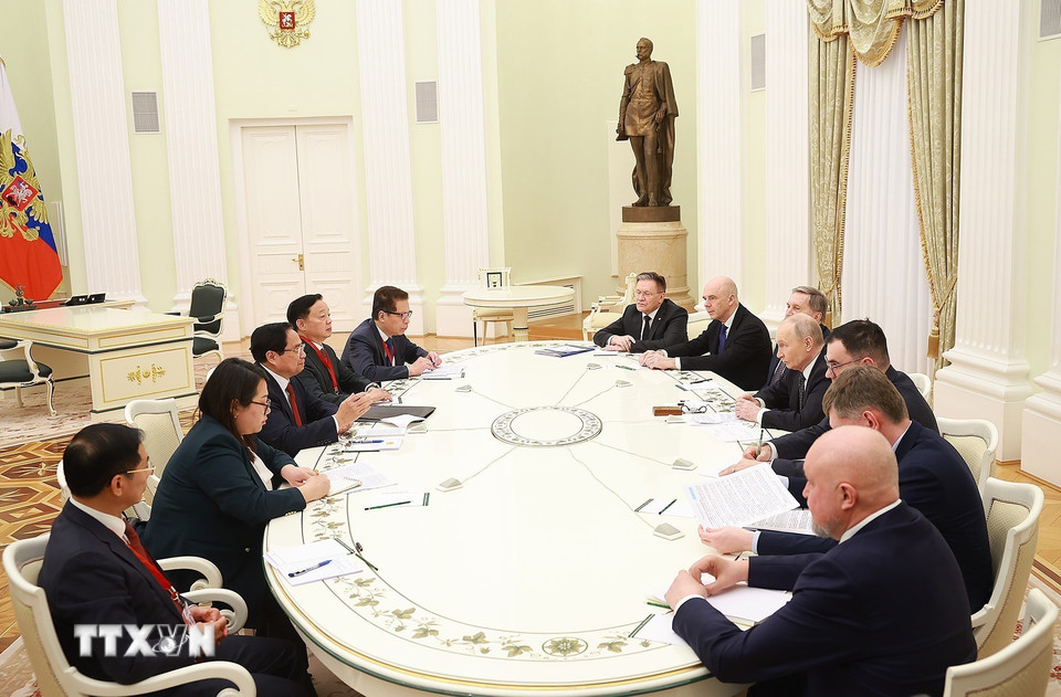 Thủ tướng Phạm Minh Ch&iacute;nh hội kiến Tổng thống Nga Vladimir Putin - Ảnh 2.