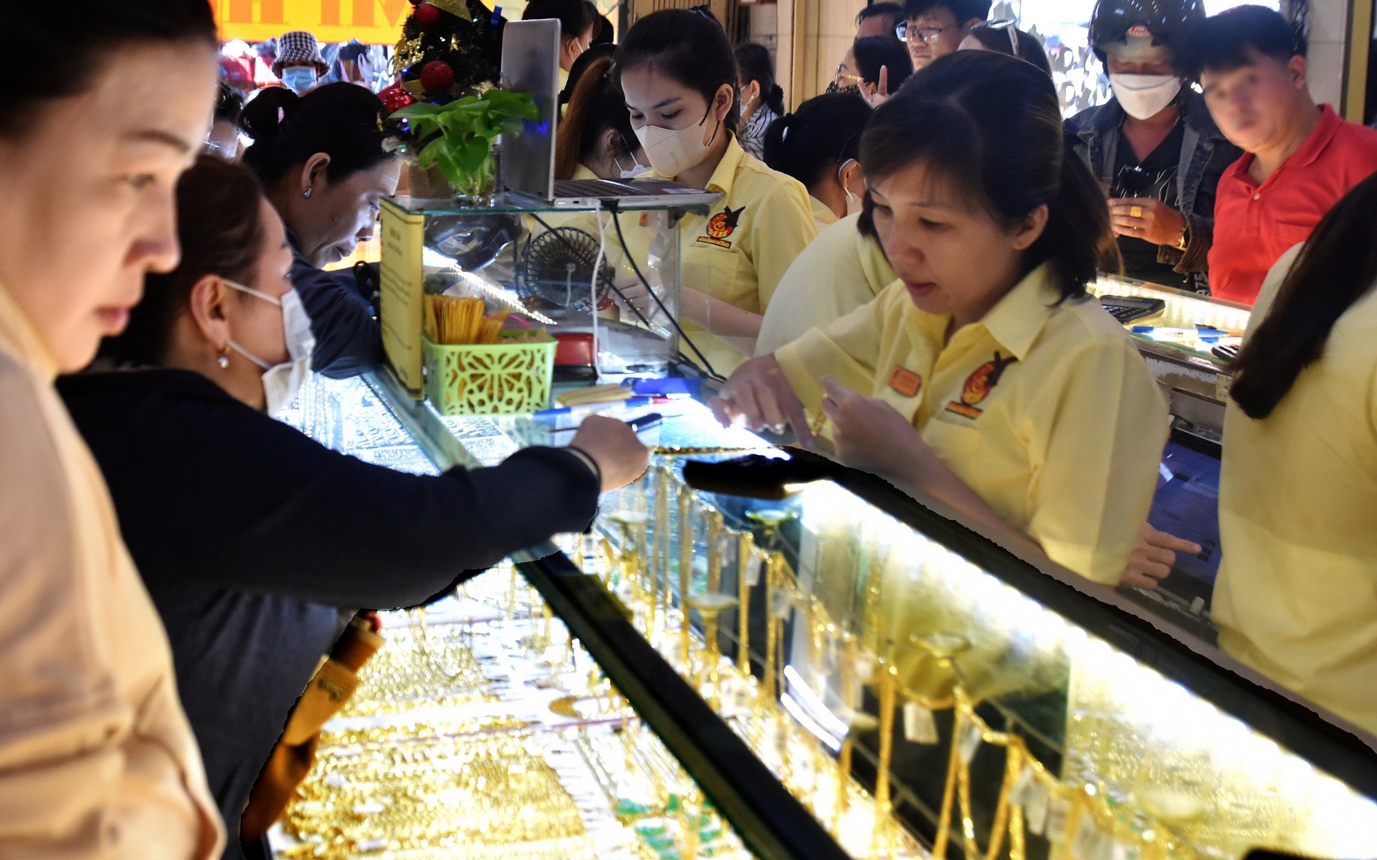 Giá vàng hôm nay, 26-3: Biến động rất mạnh